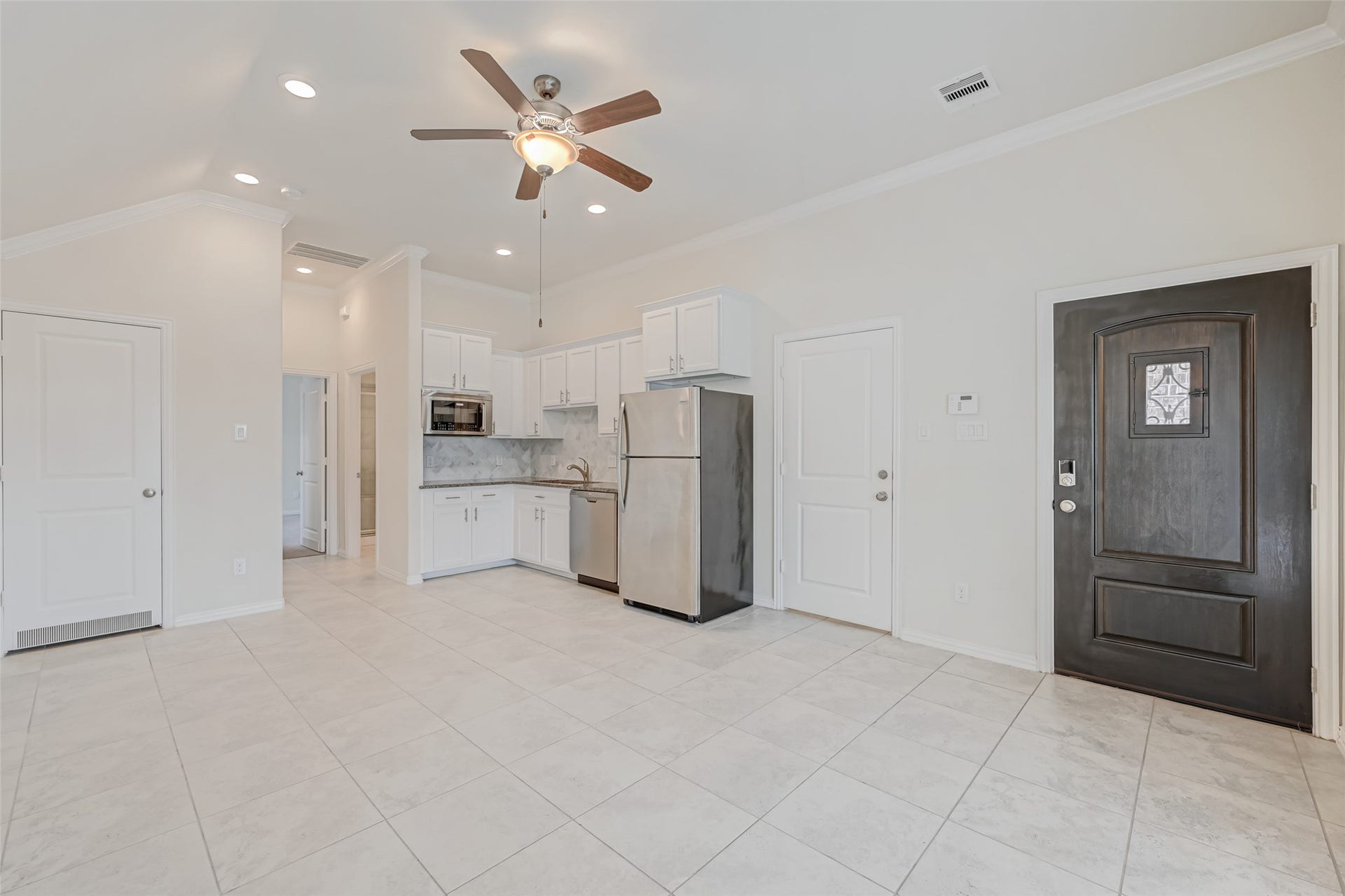 Guest suite attached to home, lots of potential uses for this space. Full kitchen with dishwasher, microwave and fridge