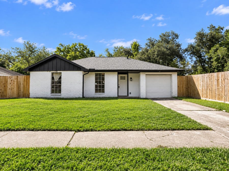 Property photo for 5207 Castlecreek Lane, Houston, TX