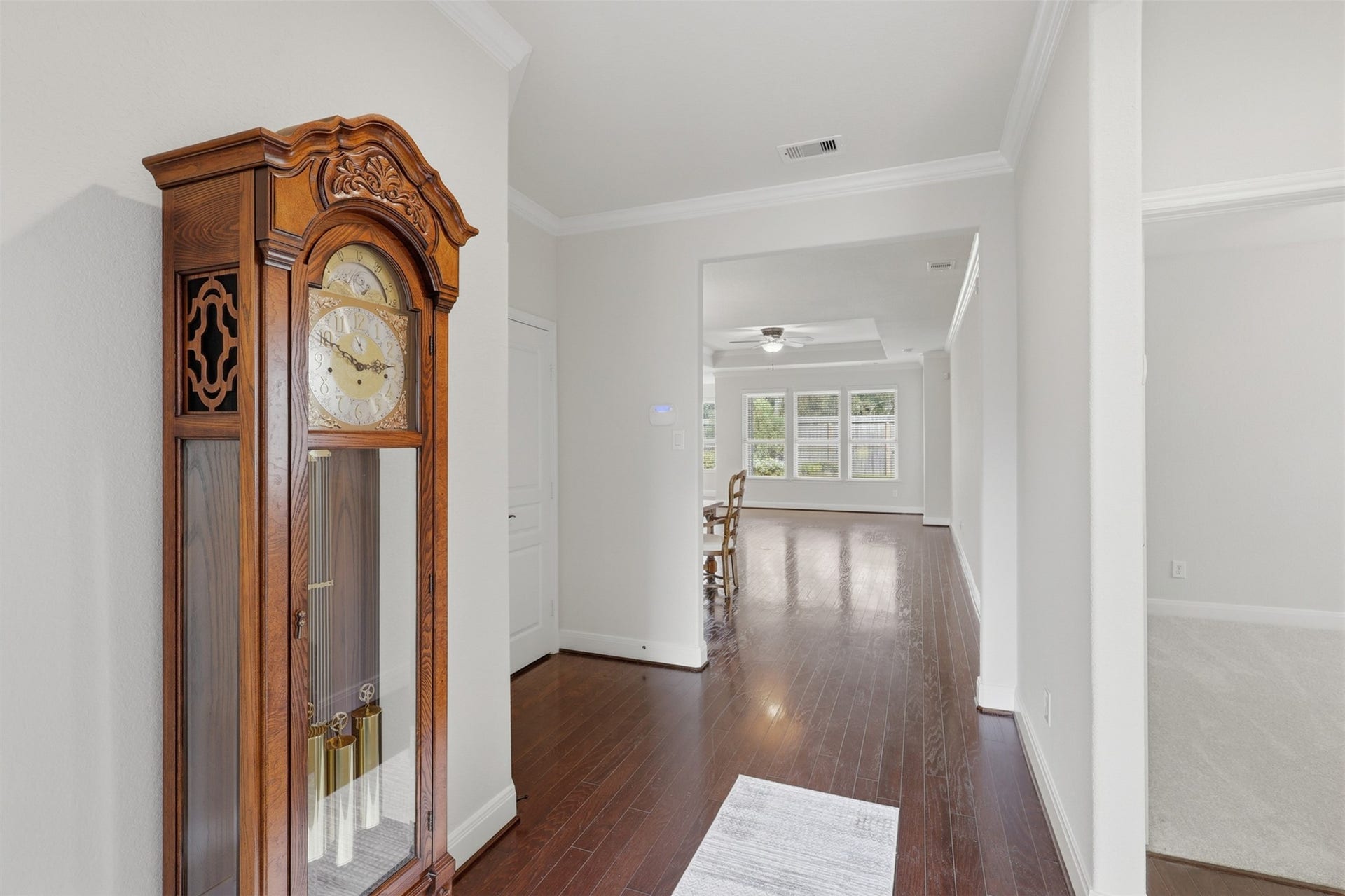 677 Tenuta Lane, League City, TX 77573 Entry leads to garage, secondary bedrooms and living area.