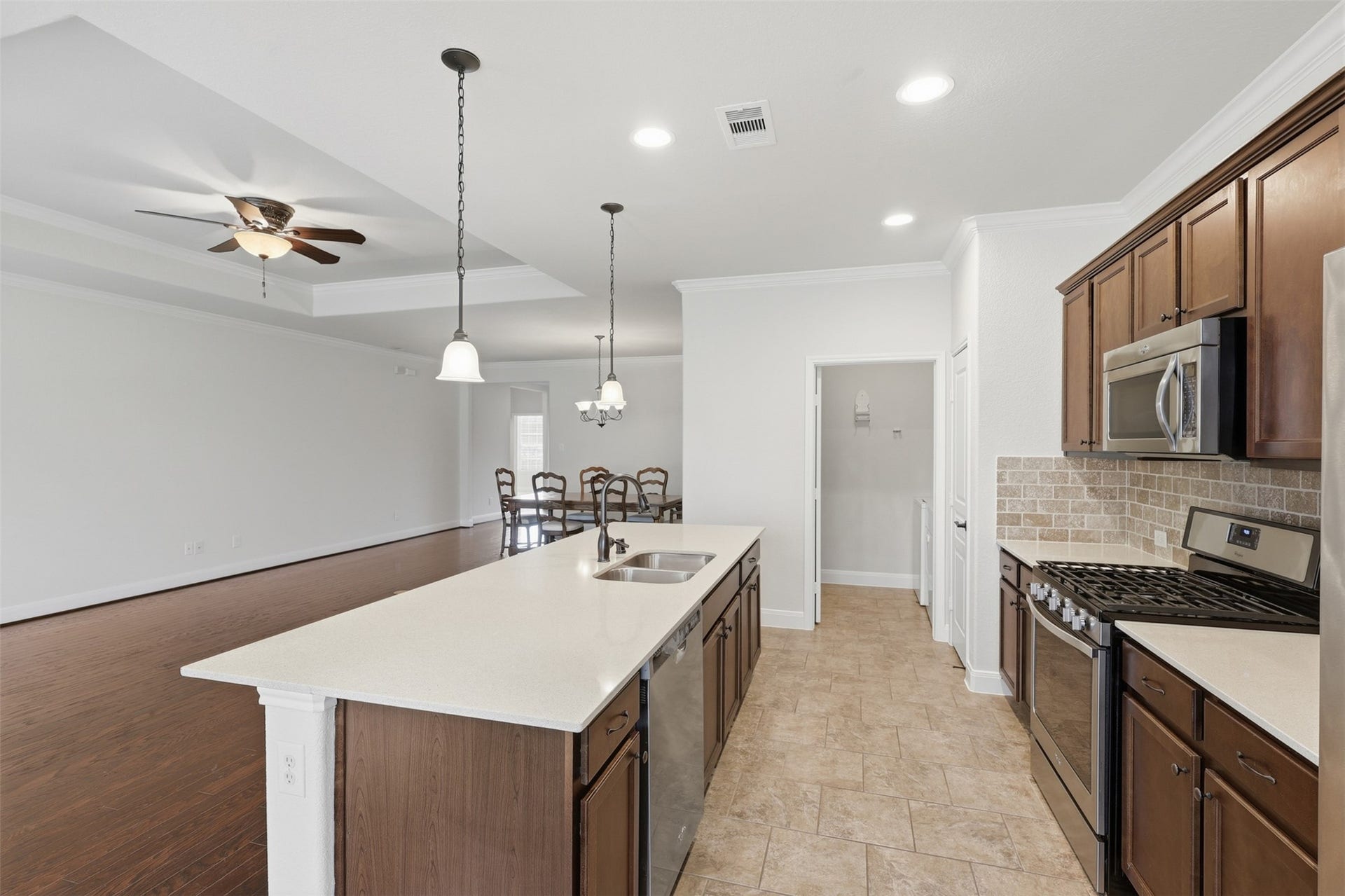 677 Tenuta Lane, League City, TX 77573 677 Tenuta Lane, League City, TX 77573