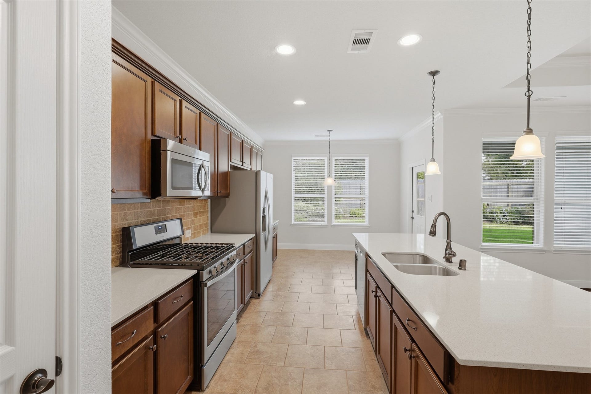 677 Tenuta Lane, League City, TX 77573 677 Tenuta Lane, League City, TX 77573