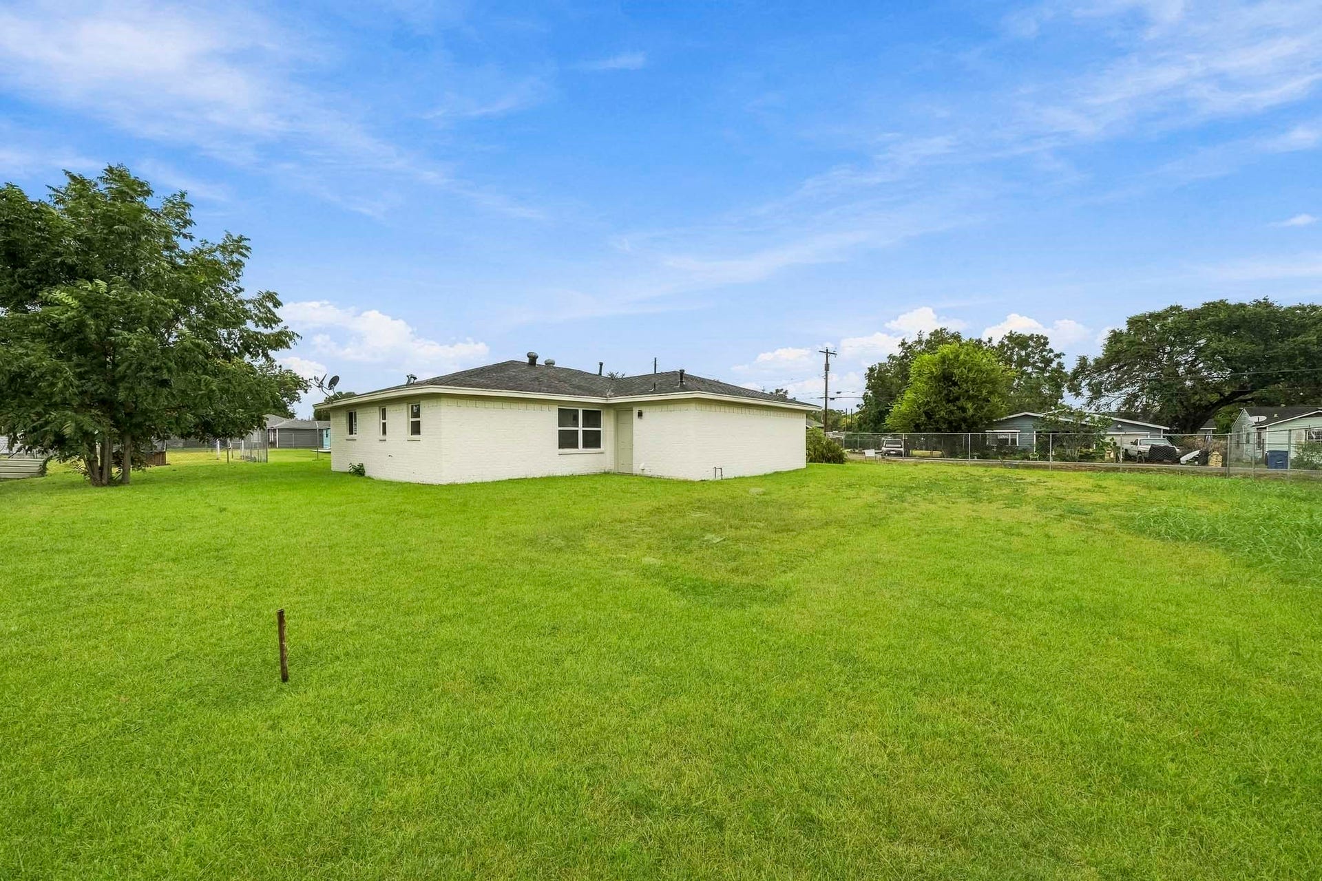 6209 Anderson Street, Texas City, TX 77591 The oversized lot offers plenty of space for outdoor activities, entertaining.