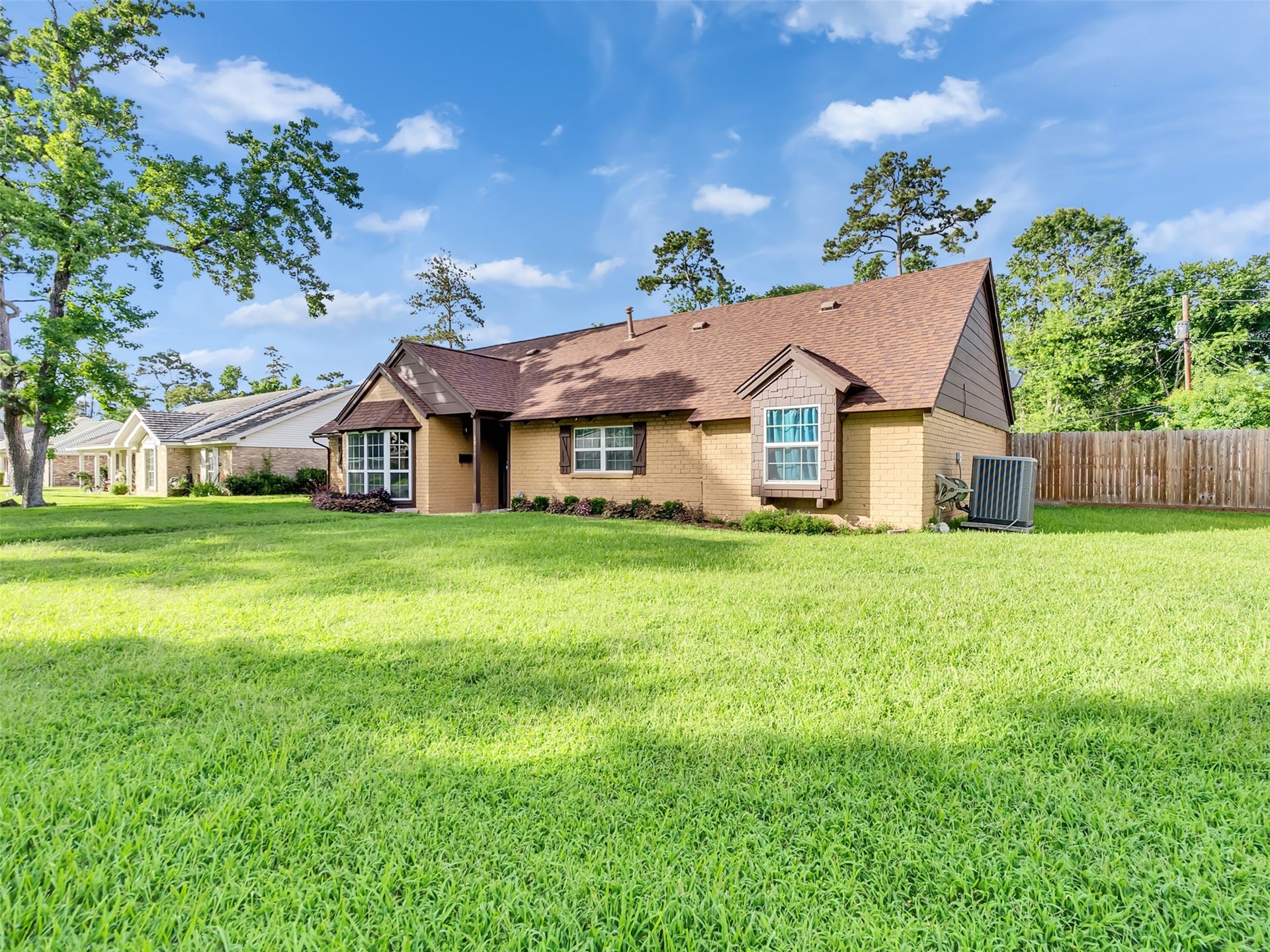 3017 Inwood Drive, Dickinson, TX 77539 This expansive home features a thoughtfully designed layout with spacious living areas, soaring ceilings, and large windows that showcase the evening ambiance.