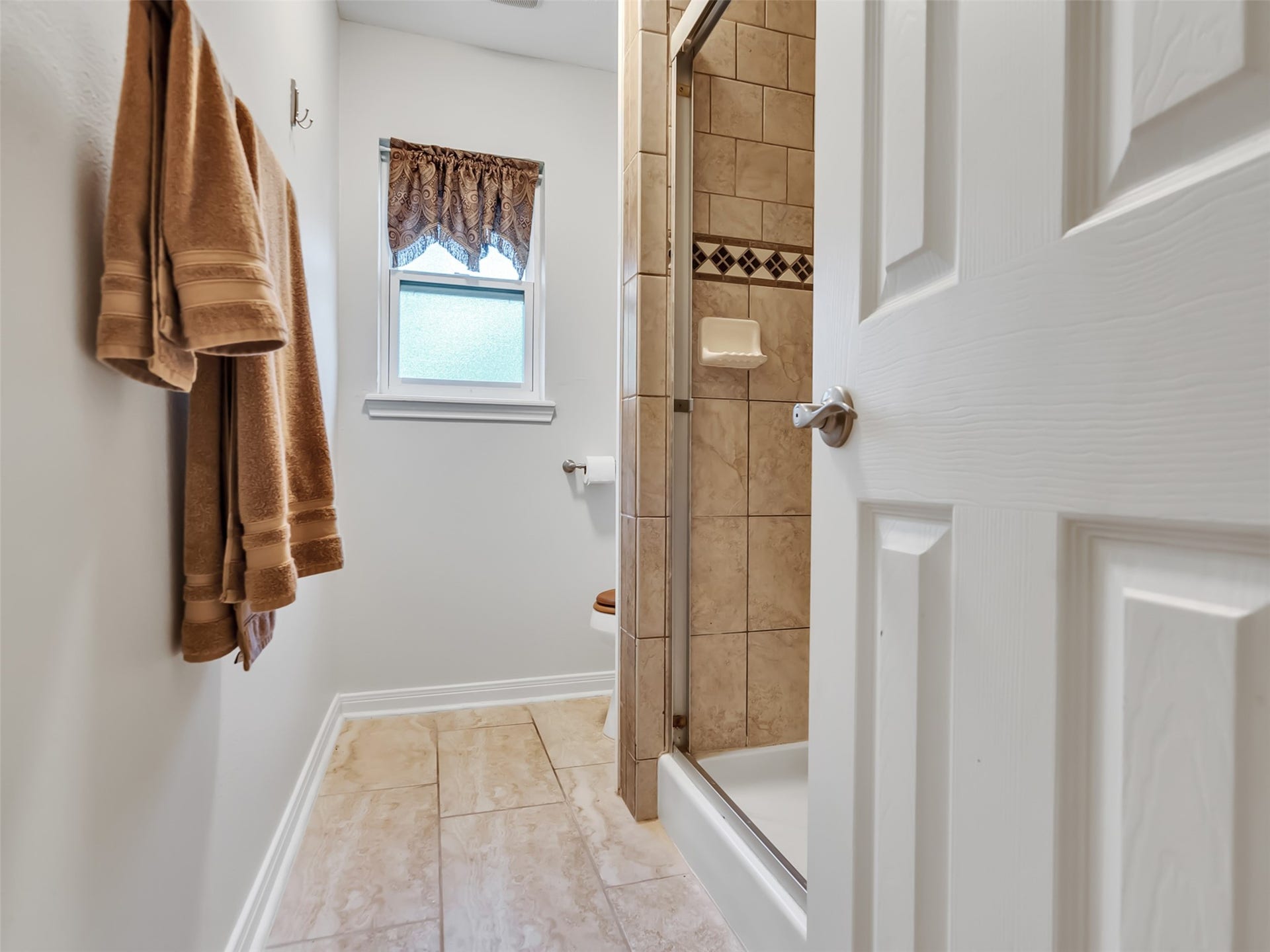 3017 Inwood Drive, Dickinson, TX 77539 Walk-in shower