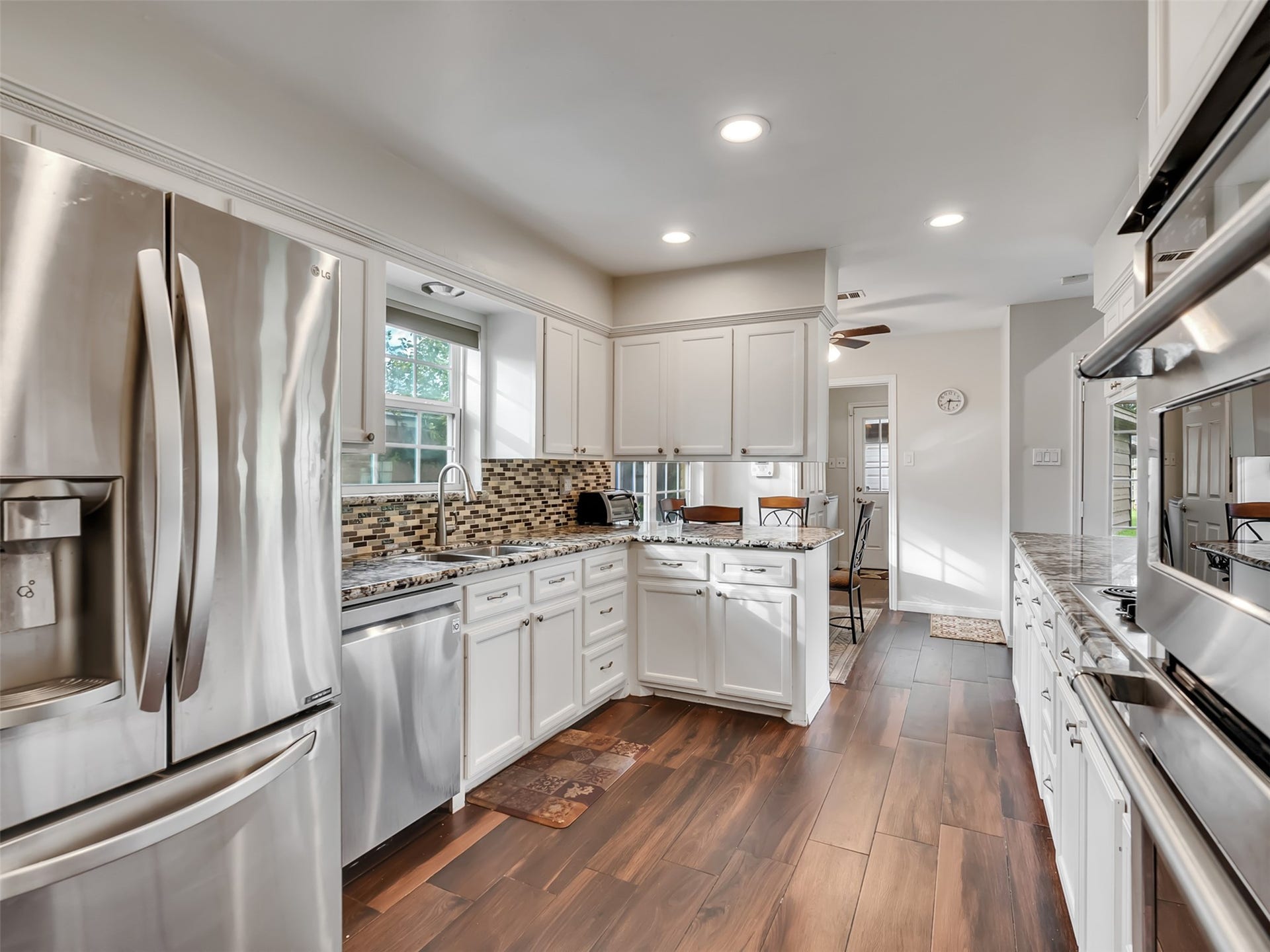 3017 Inwood Drive, Dickinson, TX 77539 Light, bright, and designed to impress.