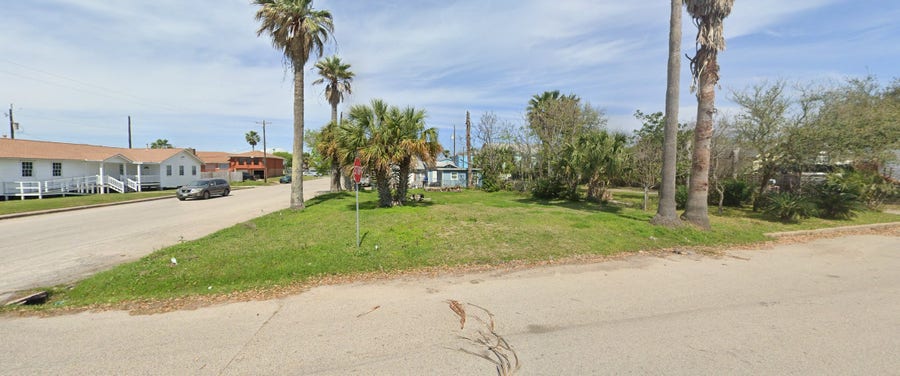 Property photo for 5528 Avenue P 1/2, Galveston, TX