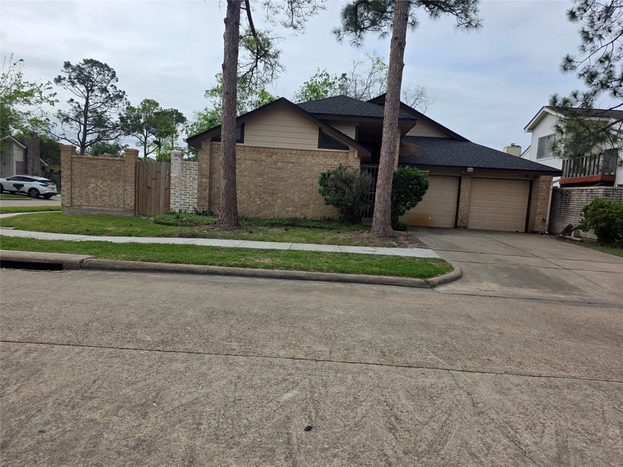 Property photo for 7803 La Rochelle Circle, Houston, TX