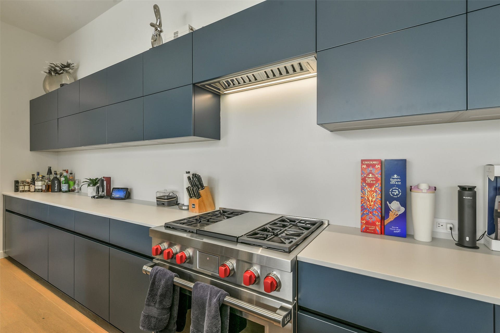 3003 Virginia Street, Houston, TX 77098 Wonderful open kitchen with large island overlooking pool.
