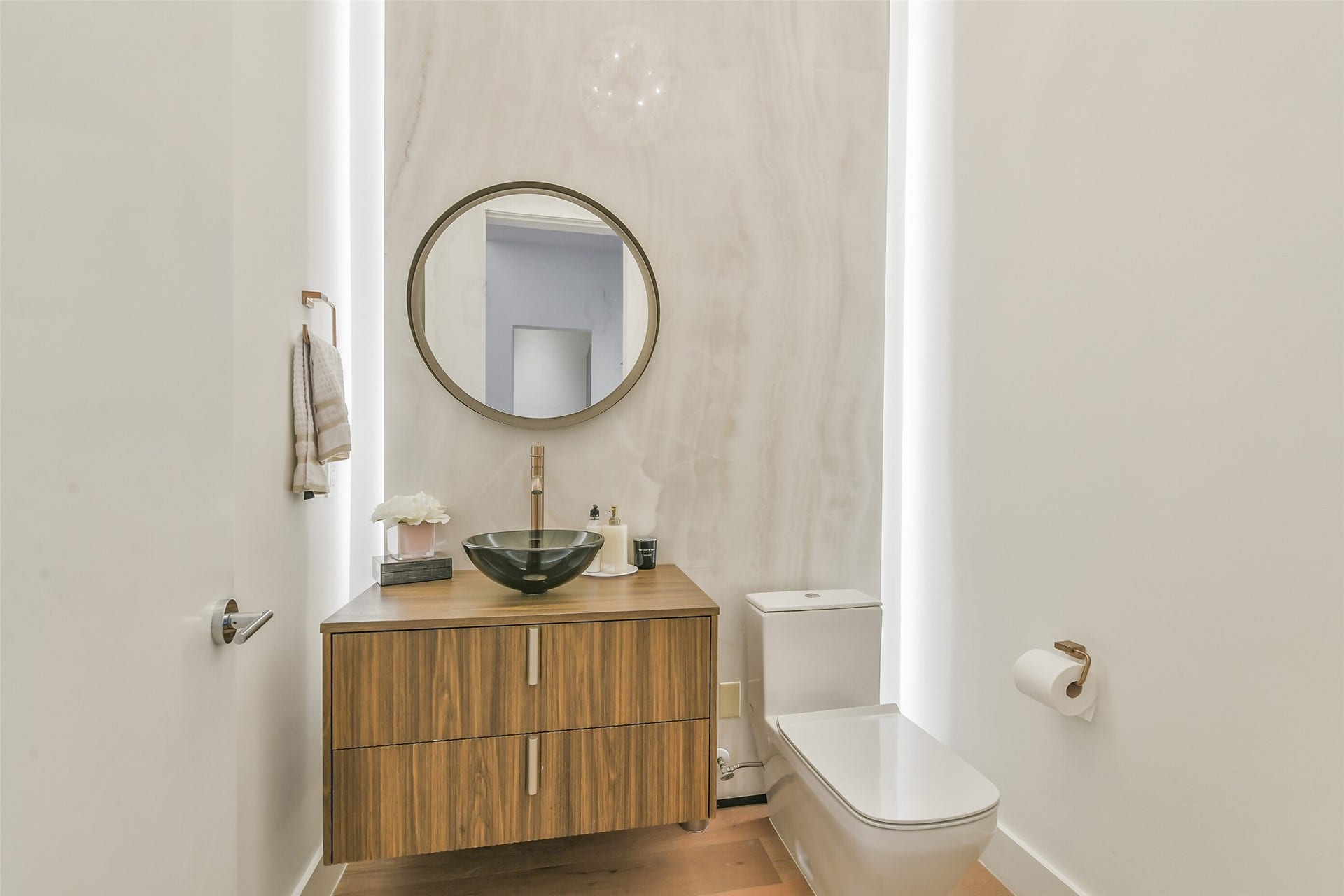 3003 Virginia Street, Houston, TX 77098 Powder room downstairs