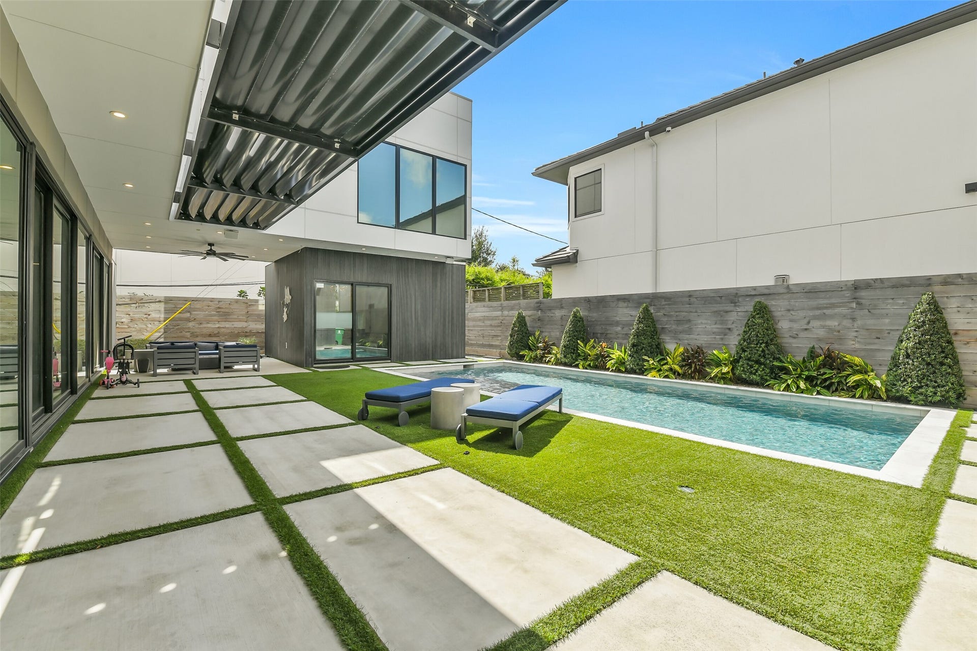 3003 Virginia Street, Houston, TX 77098 Wonderful pool with covered area
