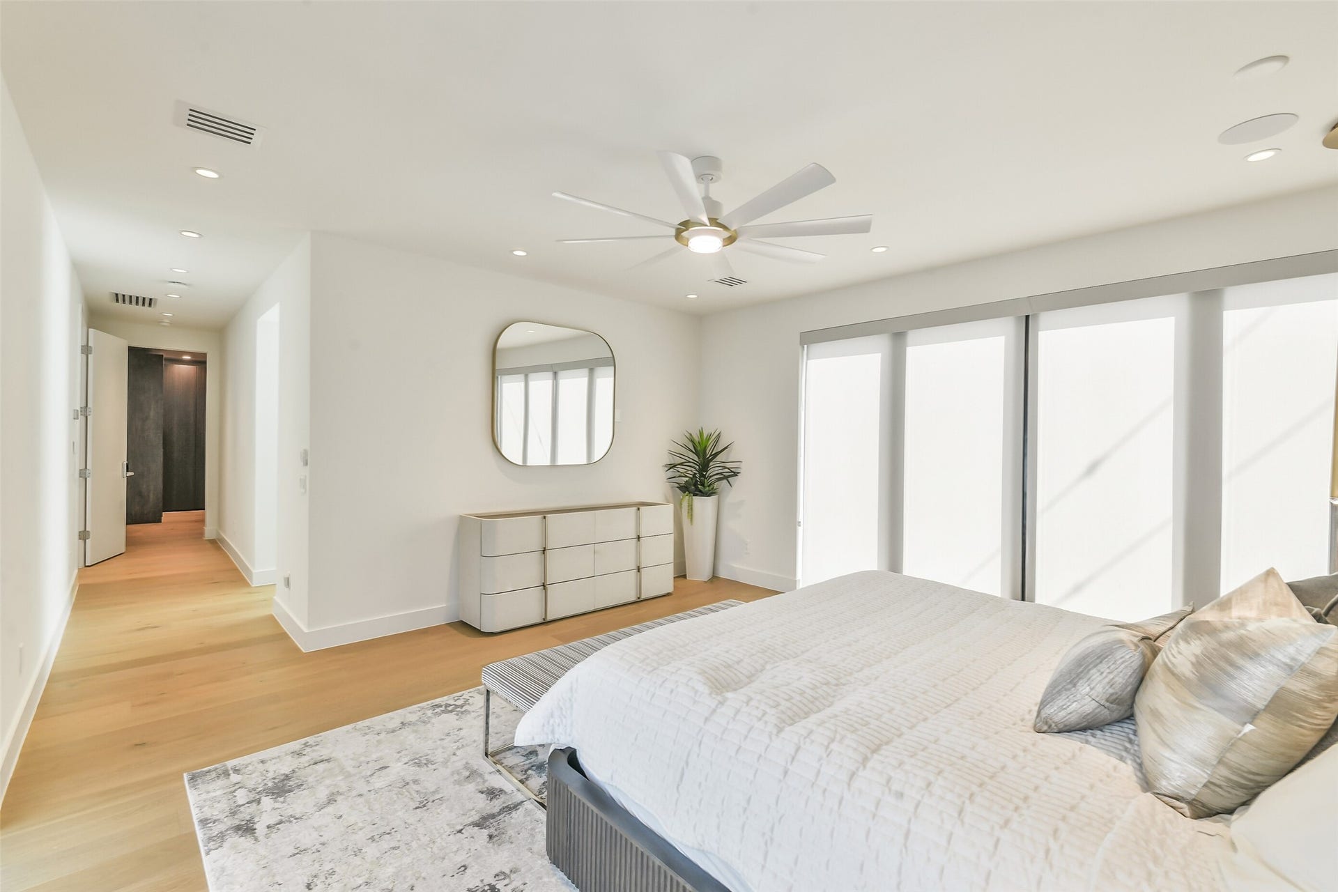 3003 Virginia Street, Houston, TX 77098 Primary bedroom with lots of natural light