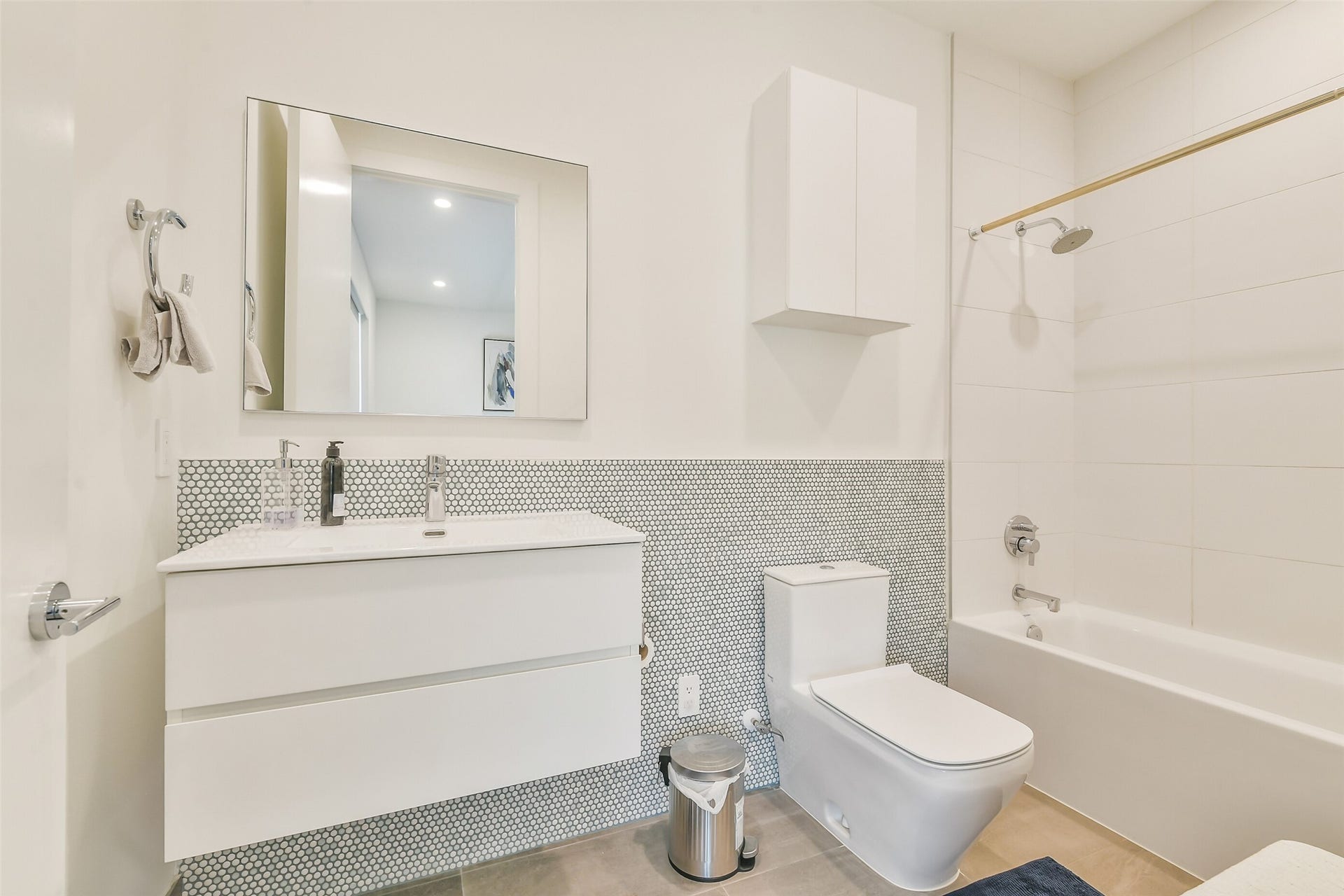 3003 Virginia Street, Houston, TX 77098 Secondary bedroom with ensuite bathroom