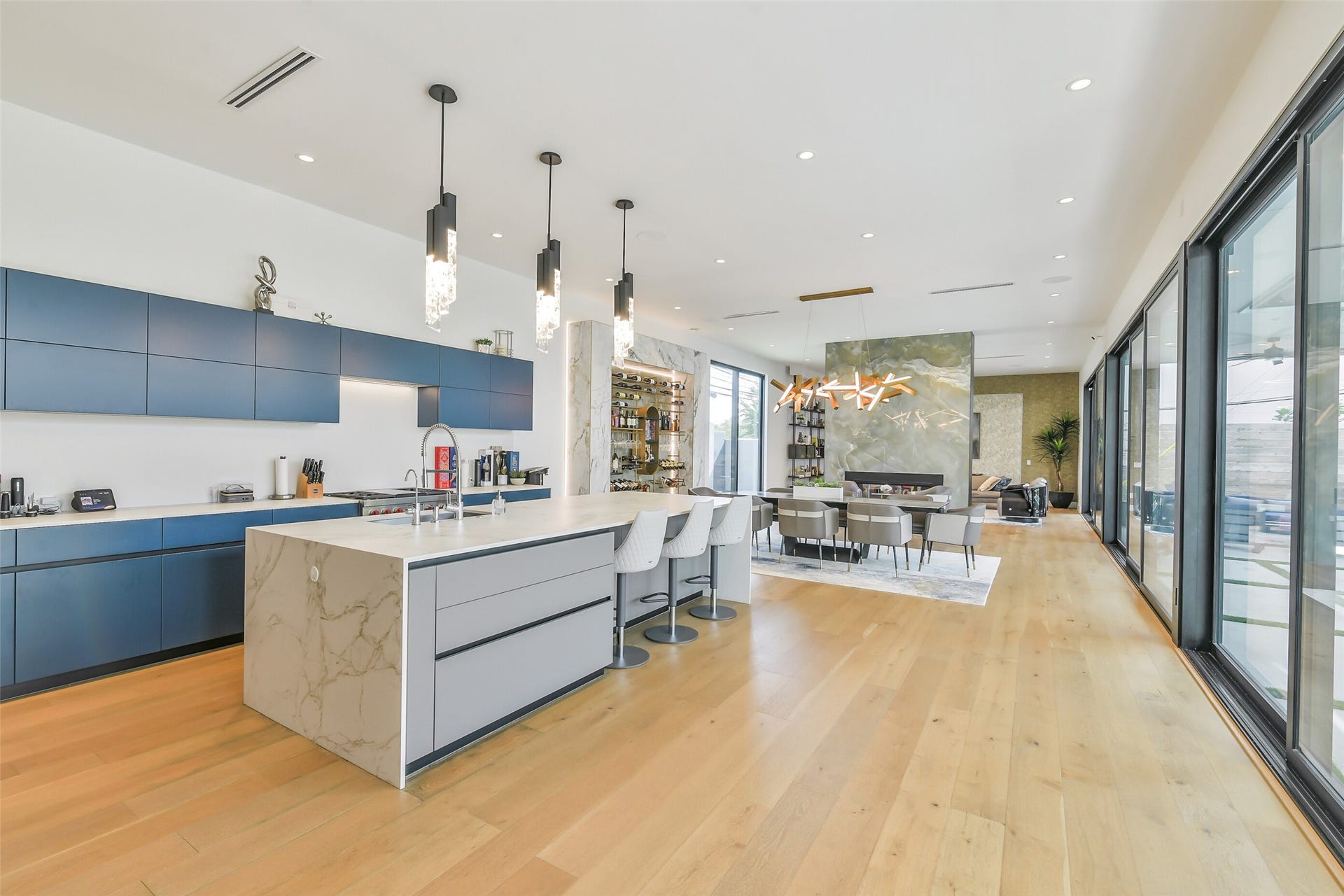 3003 Virginia Street, Houston, TX 77098 Wonderful open kitchen with large island overlooking pool.