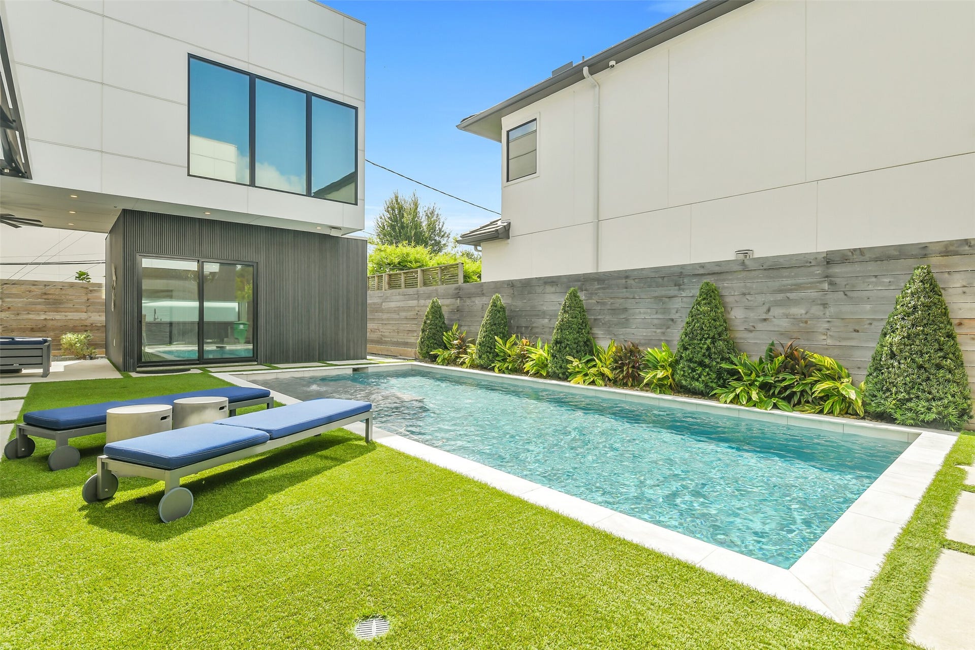 3003 Virginia Street, Houston, TX 77098 Wonderful pool with coovered area