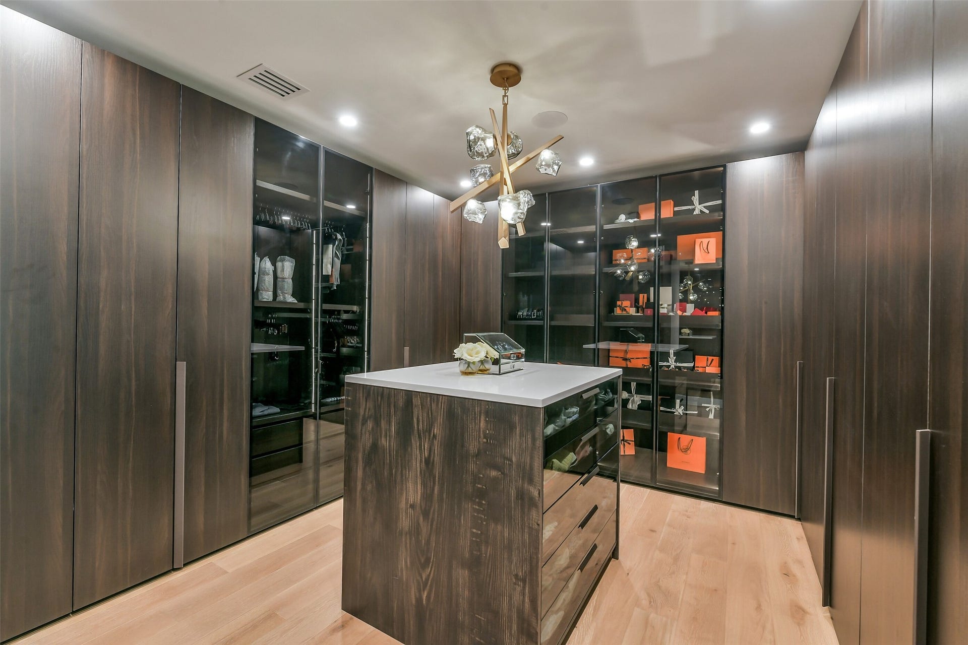3003 Virginia Street, Houston, TX 77098 Primary bedroom walk-in closet