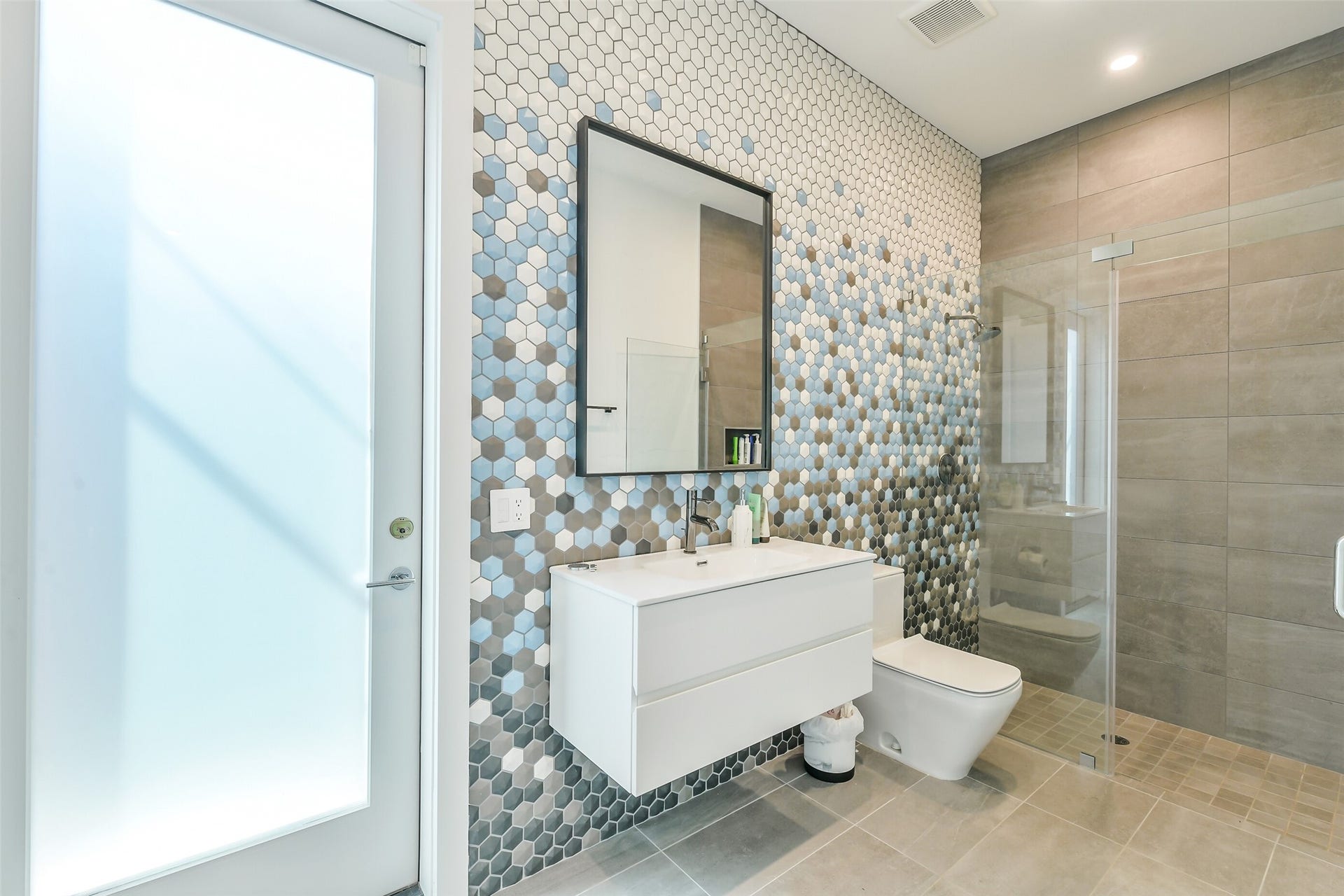 3003 Virginia Street, Houston, TX 77098 Full bathroom/pool house.