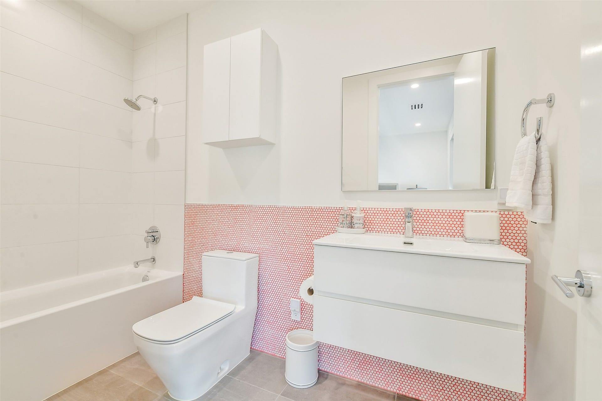 3003 Virginia Street, Houston, TX 77098 Secondary bedroom with ensuite bathroom