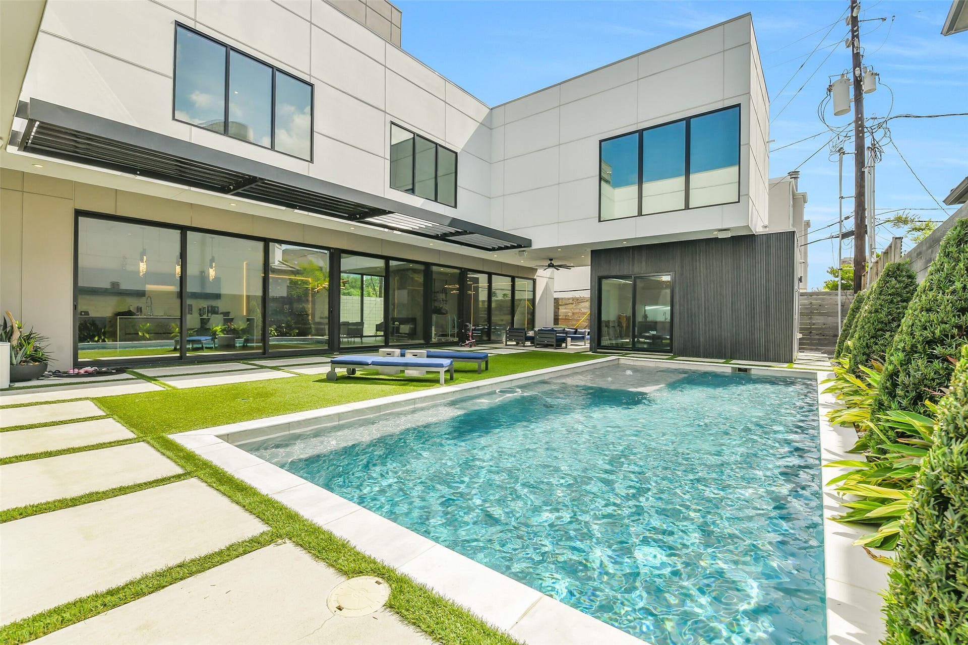 3003 Virginia Street, Houston, TX 77098 Wonderful pool with covered area.