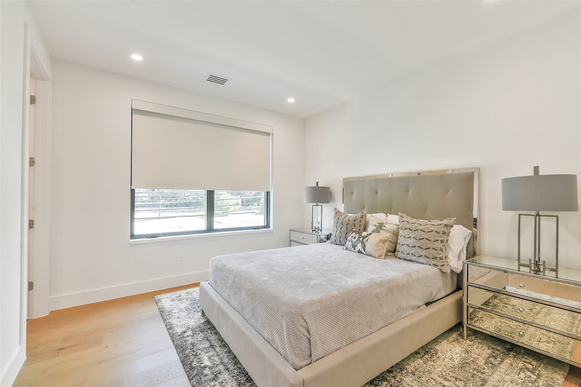 3003 Virginia Street, Houston, TX 77098 Secondary bedroom with ensuite bathroom