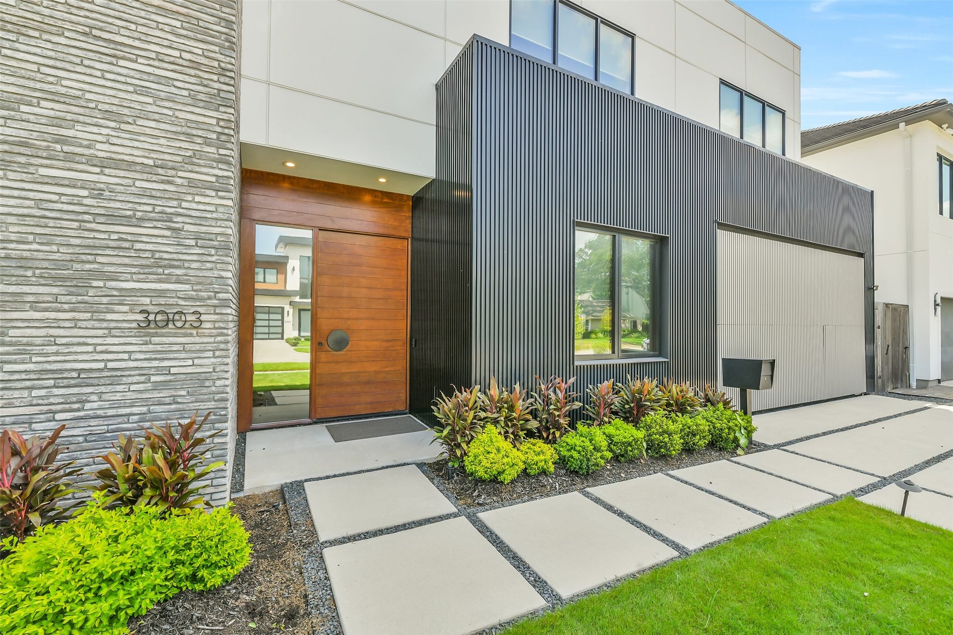 3003 Virginia Street, Houston, TX 77098 Modern style home in David Crockett/Upper Kirby