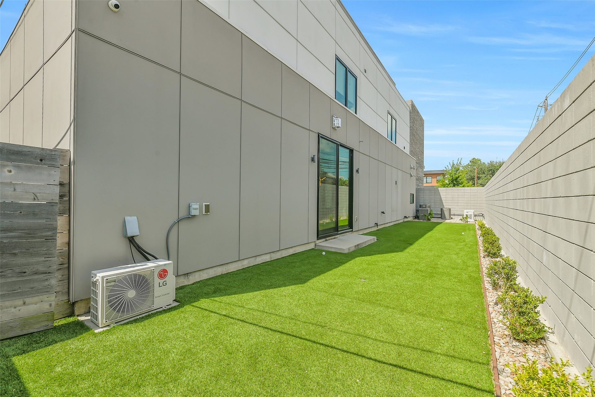 3003 Virginia Street, Houston, TX 77098 Additional green area with turf yard for low maintenance