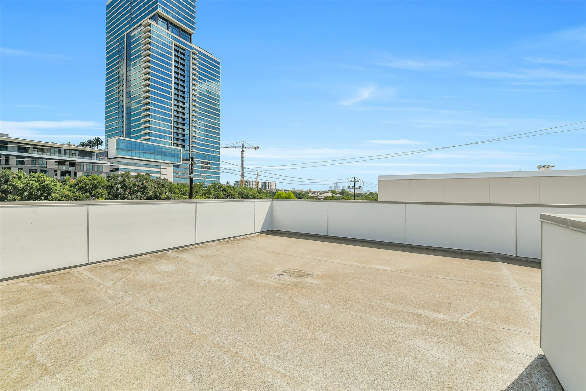 3003 Virginia Street, Houston, TX 77098 Third floor large terraces with expansive views.