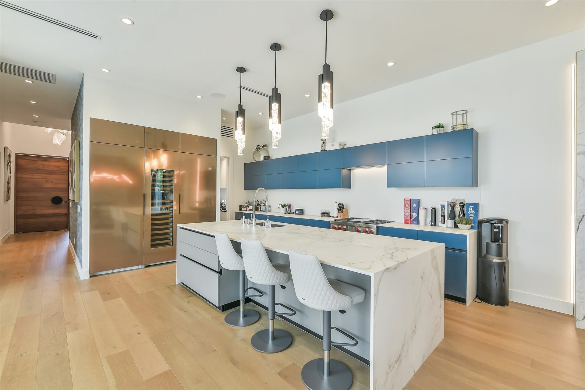 3003 Virginia Street, Houston, TX 77098 Wonderful open kitchen with large island overlooking pool.