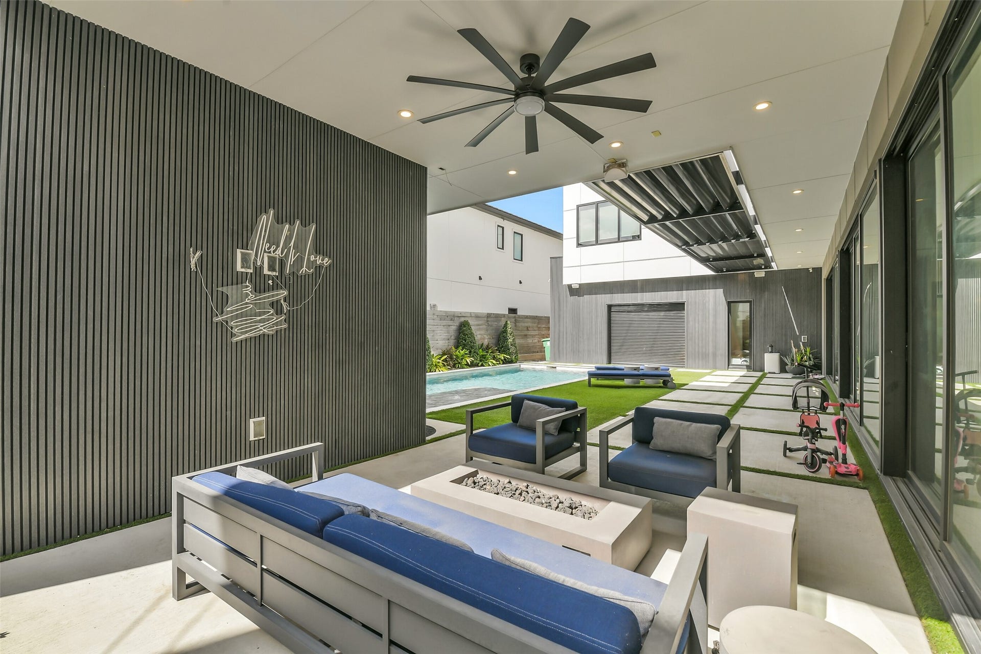 3003 Virginia Street, Houston, TX 77098 Wonderful pool with coovered area