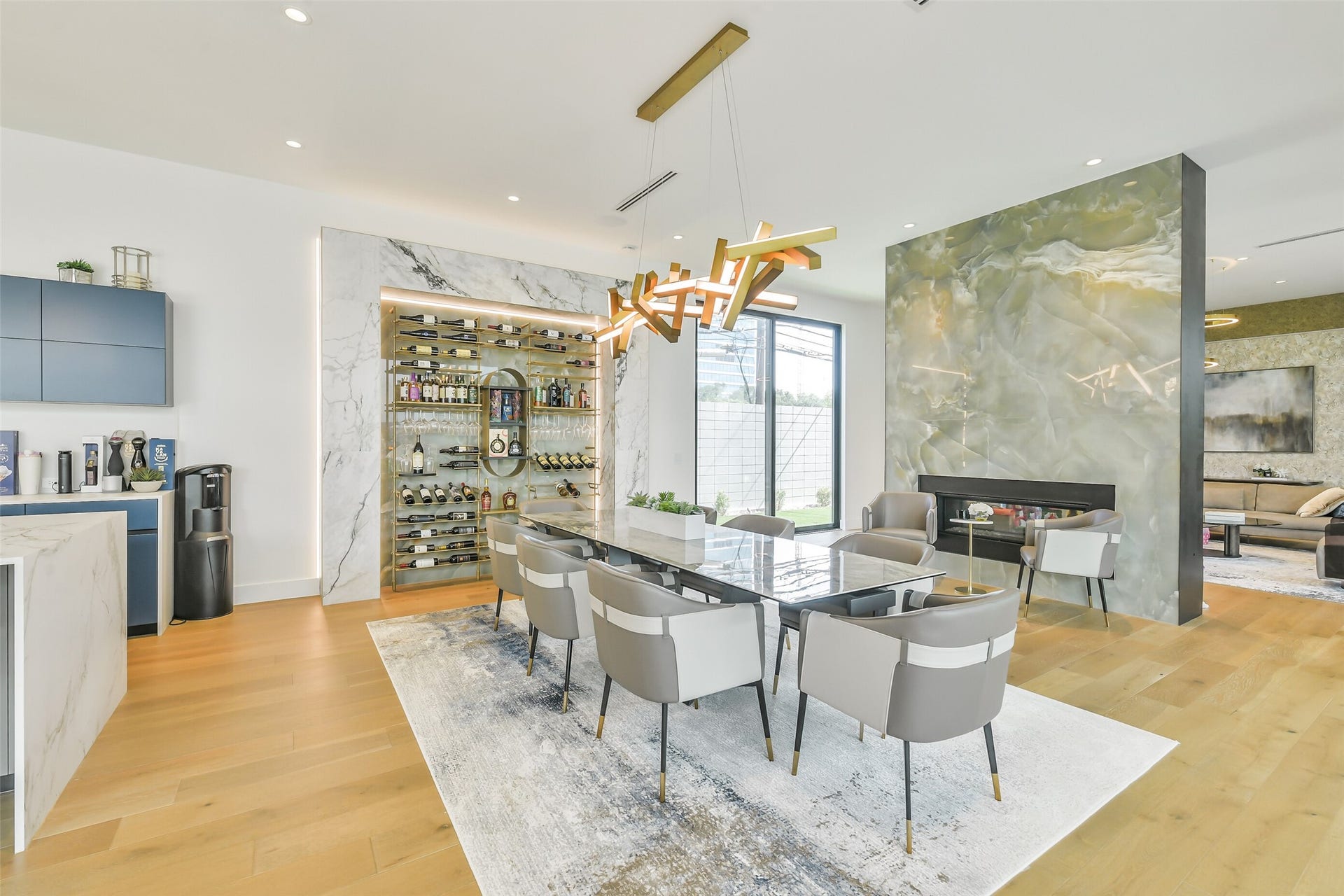 3003 Virginia Street, Houston, TX 77098 Large dining room open to the kitchen and overlooking the pool
