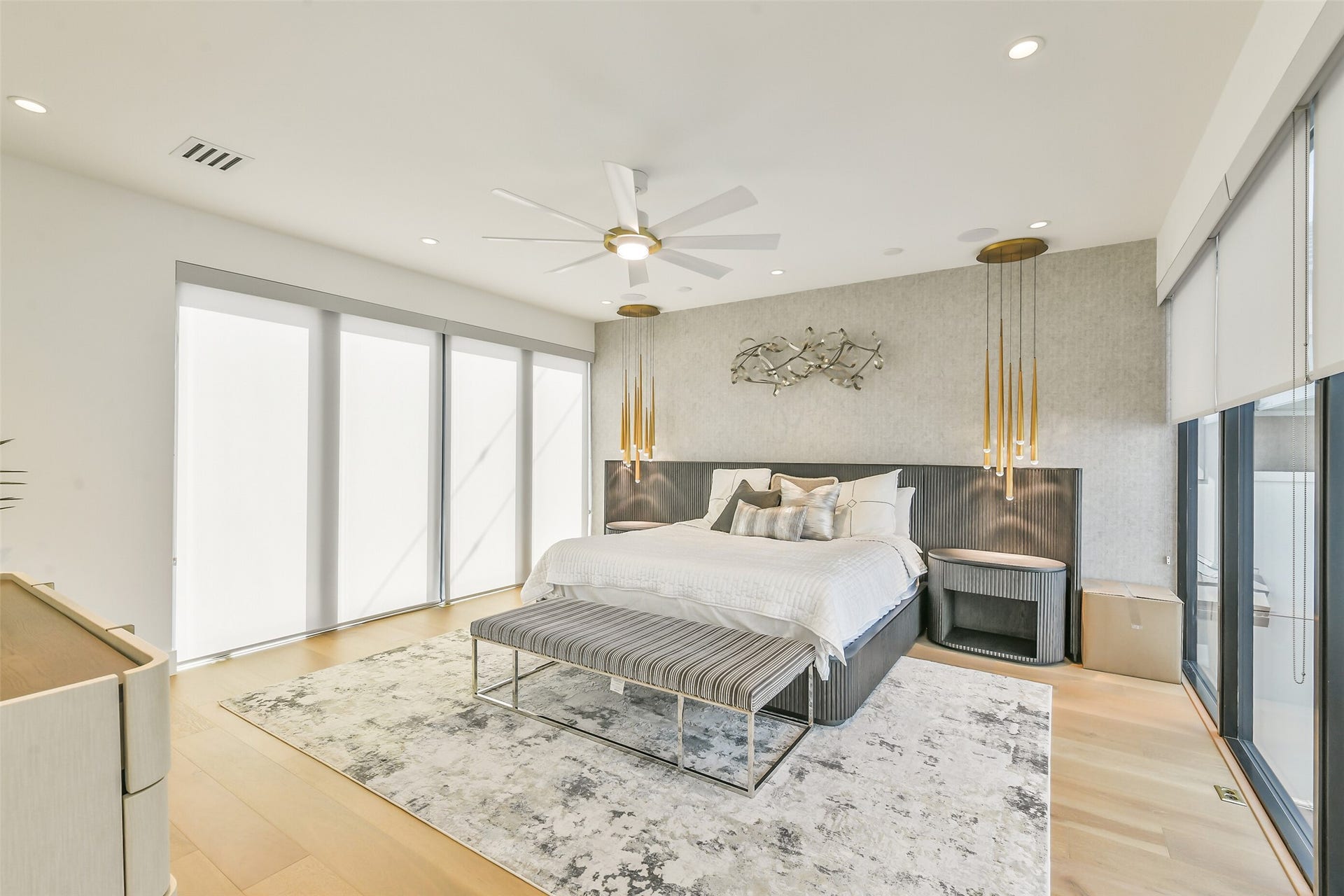 3003 Virginia Street, Houston, TX 77098 Primary bedroom with lots of natural light