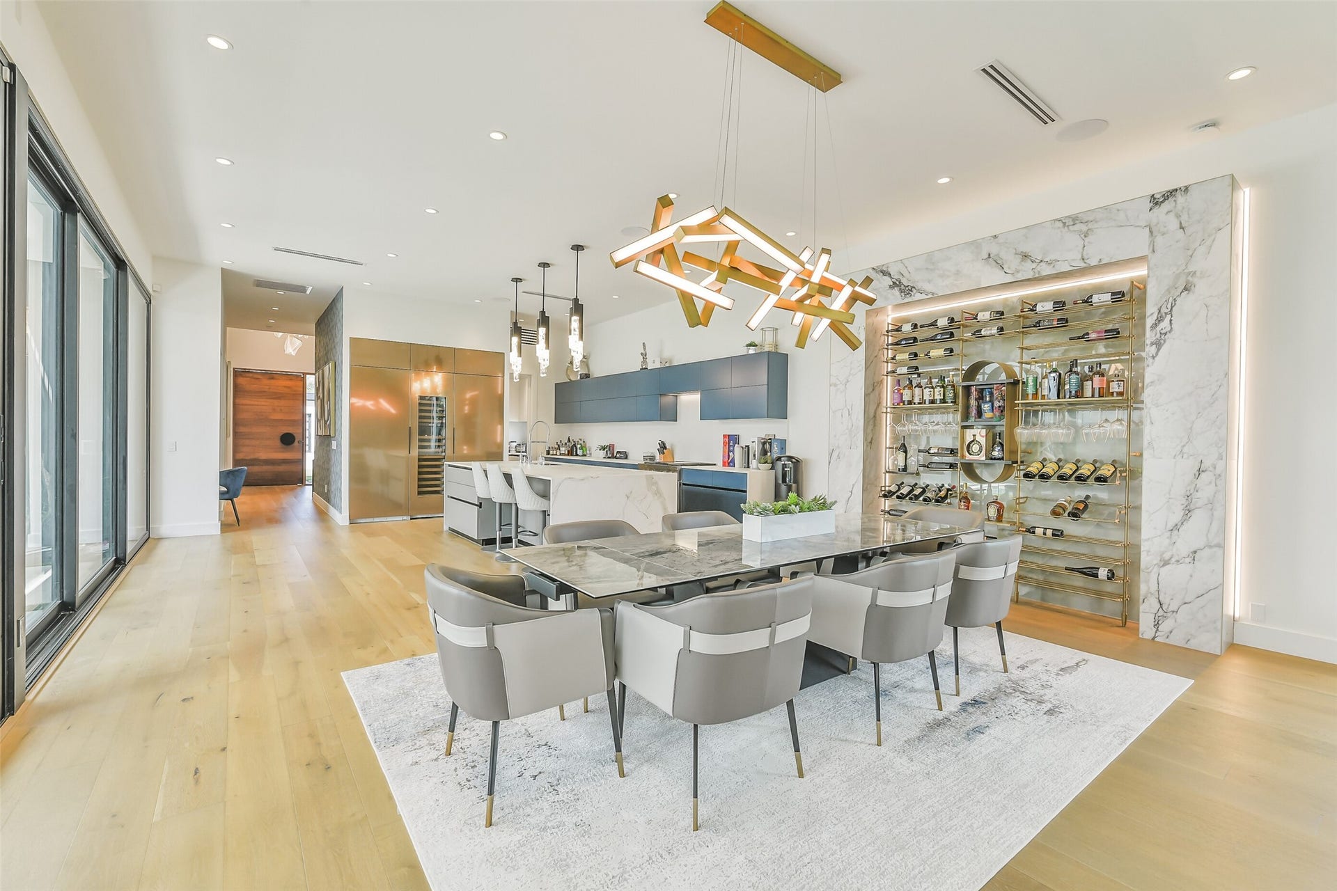 3003 Virginia Street, Houston, TX 77098 Large dining room open to the kitchen and overlooking the pool