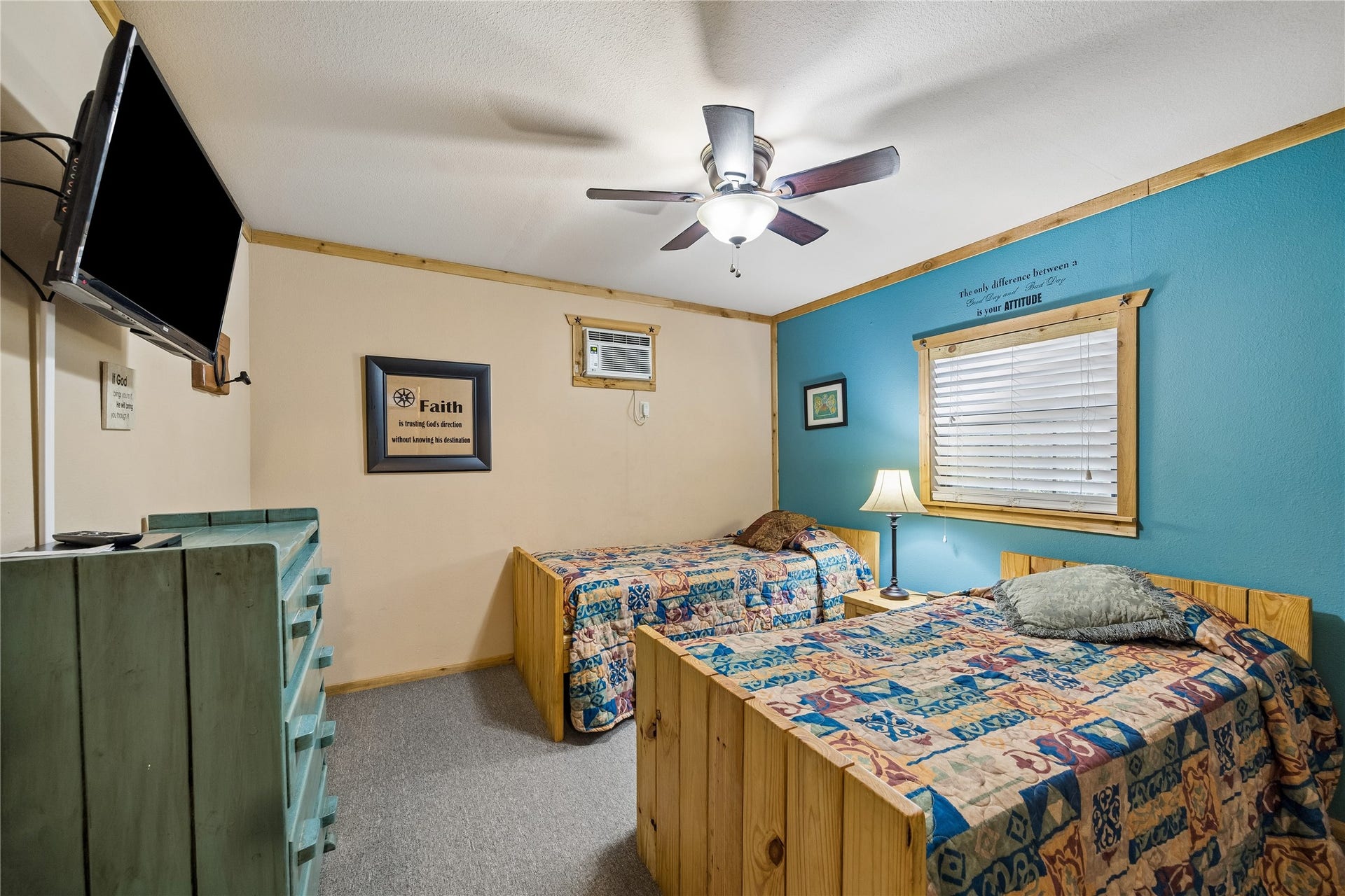 The Lodge bedroom #2