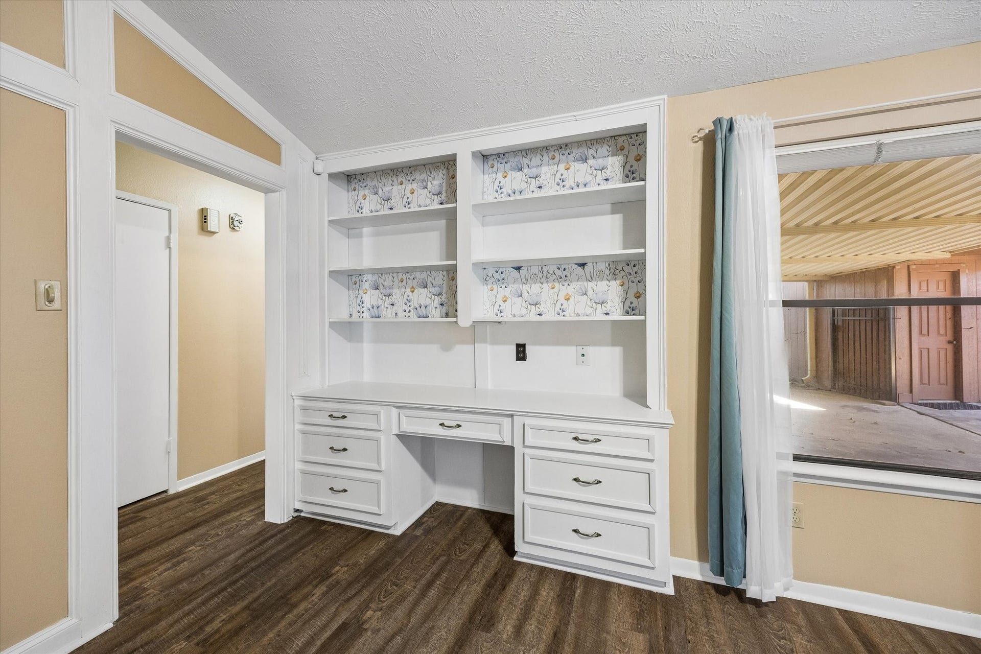 10110 Sagemill Drive, Houston, TX 77089 Charming built-in desk with ample shelving and storage.