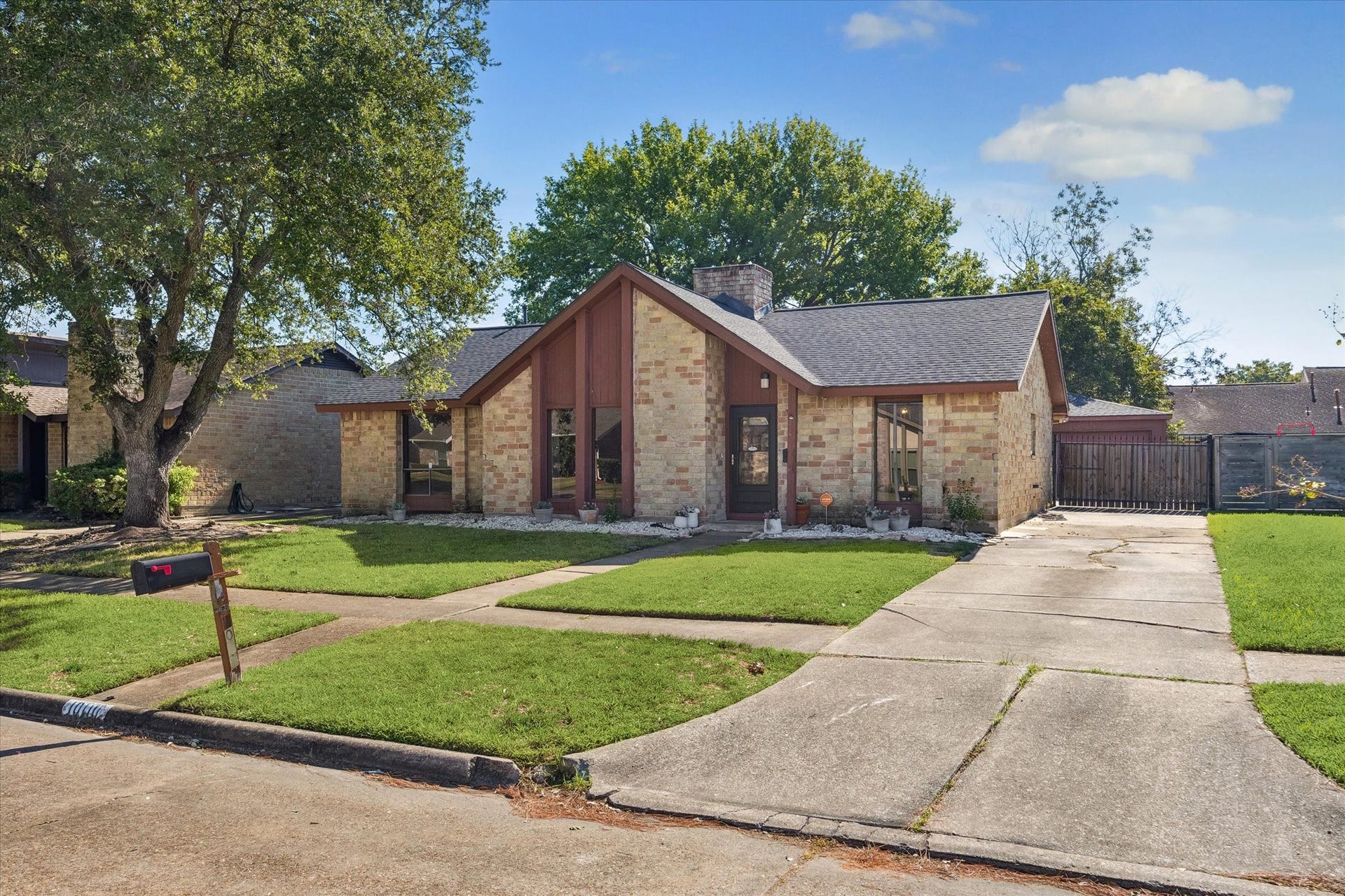 10110 Sagemill Drive, Houston, TX 77089 10110 Sagemill Drive, Houston, TX 77089