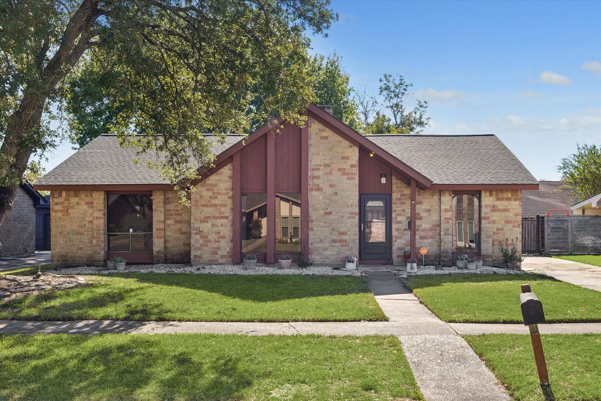 10110 Sagemill Drive, Houston, TX 77089 10110 Sagemill Drive, Houston, TX 77089