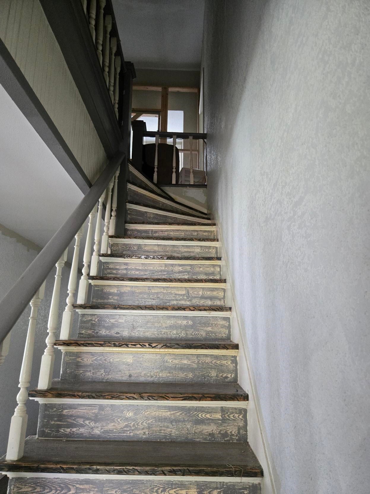 14306 4th Street, Santa Fe, TX 77517 Stairs