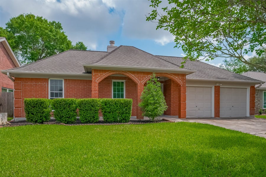 Property photo for 3007 CLOVERDALE, League City, TX