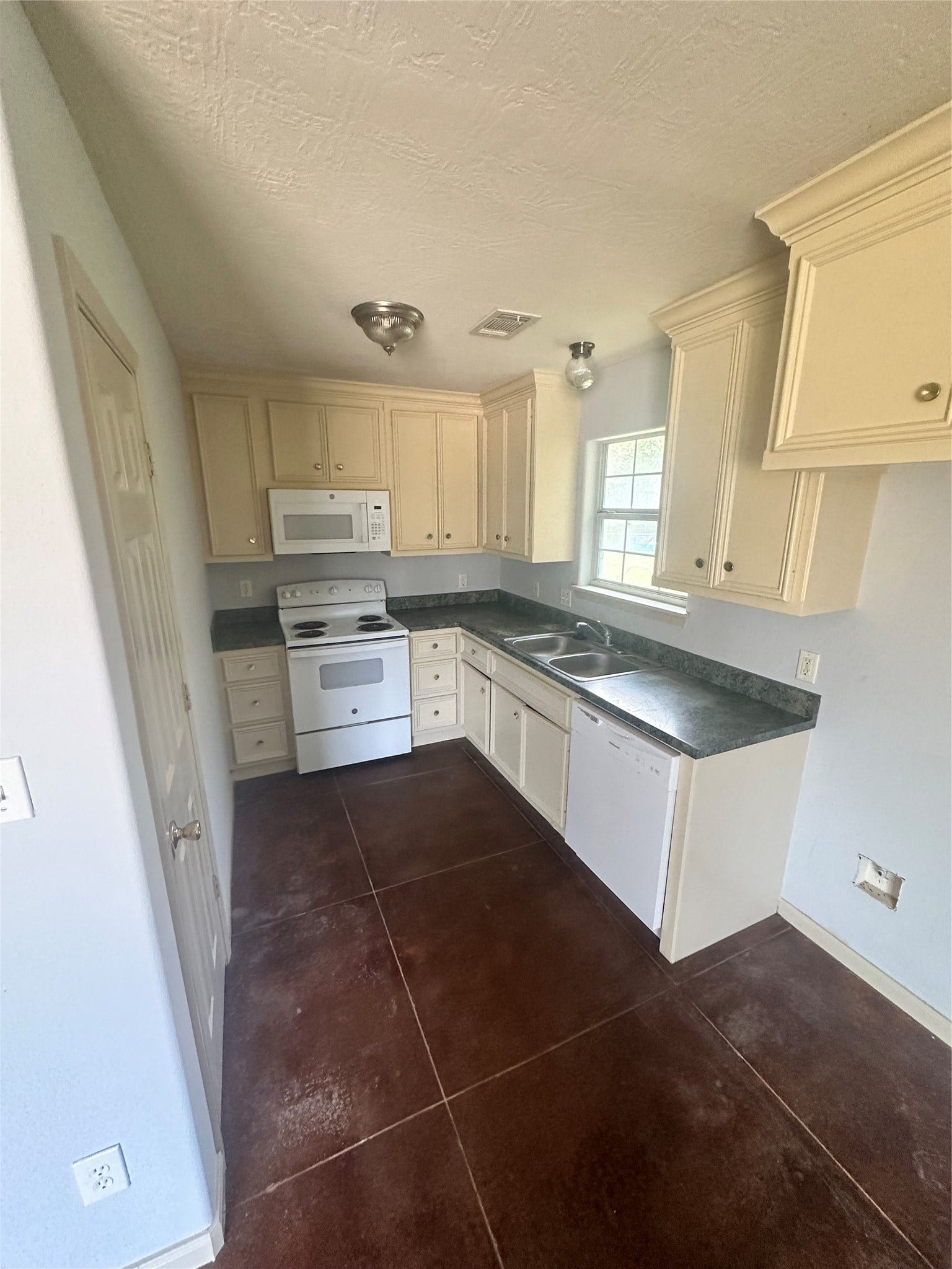 102 Lindley Street, Willis, TX 77378