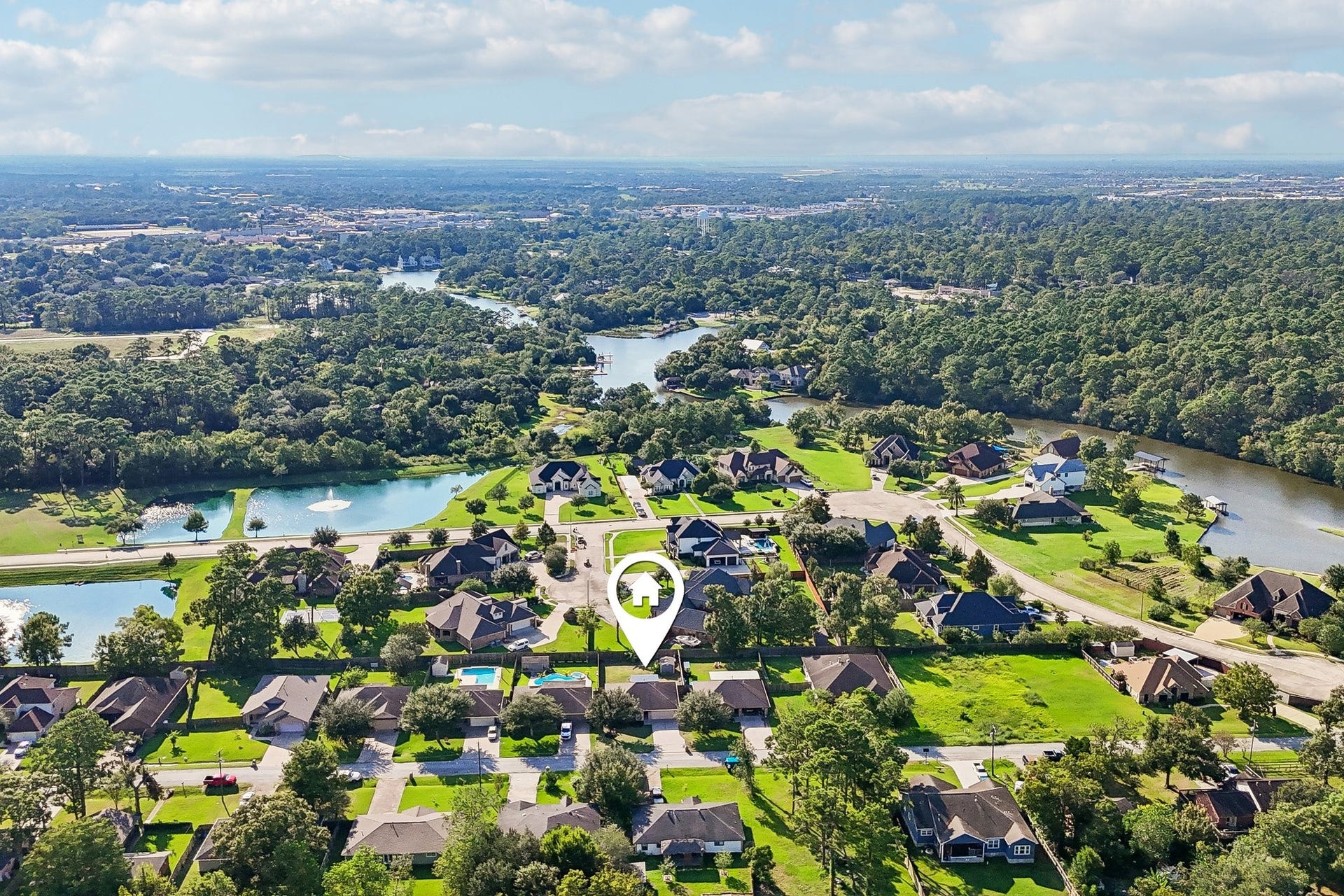 5012 Bayou Dr, Dickinson, TX 77539 Discover a charming home nestled in a picturesque neighborhood, surrounded by lush greenery and serene waterways, offering a perfect blend of tranquility and community.