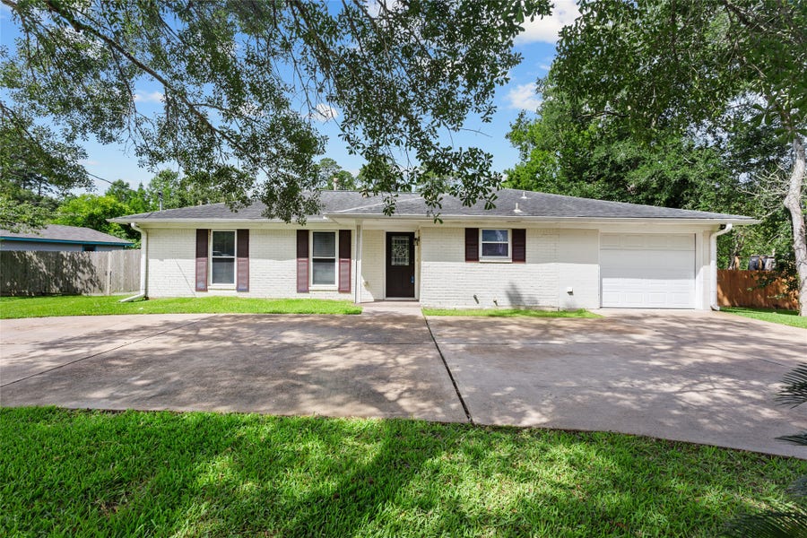 Property photo for 3310 Oak Drive, Dickinson, TX