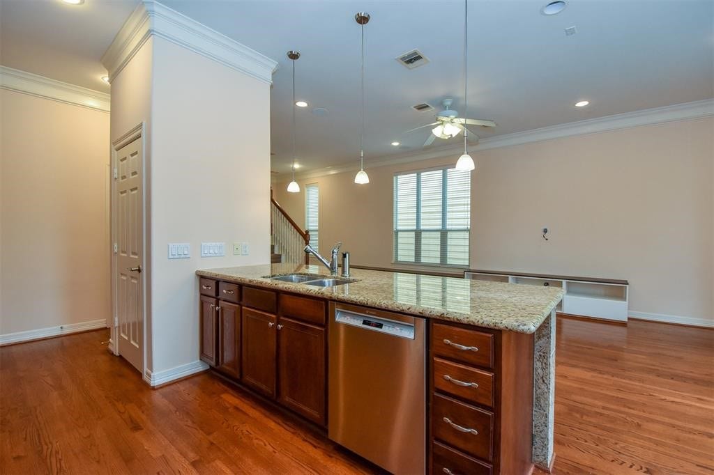815 Garden Rose Lane, Houston, TX 77018 815 Garden Rose Lane, Houston, TX 77018