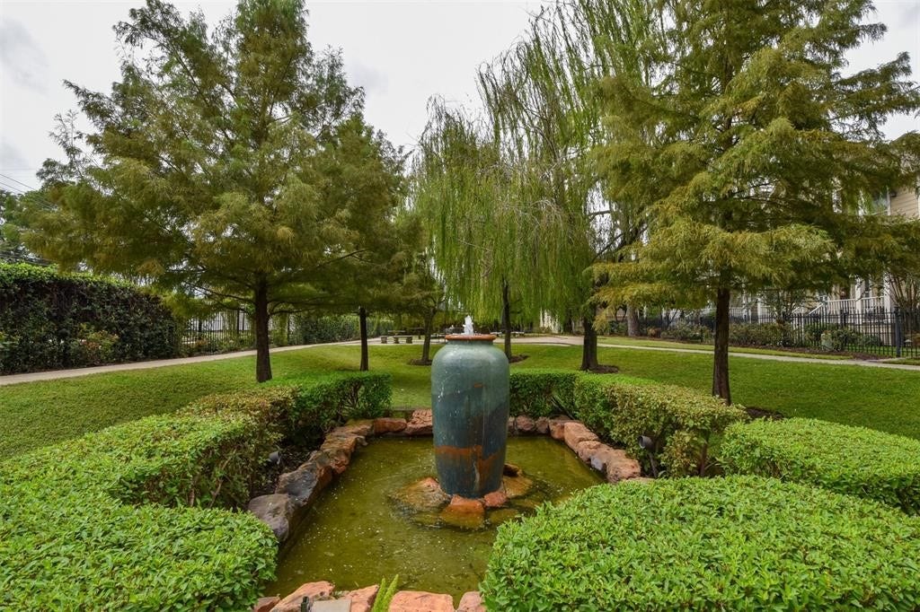 815 Garden Rose Lane, Houston, TX 77018 815 Garden Rose Lane, Houston, TX 77018