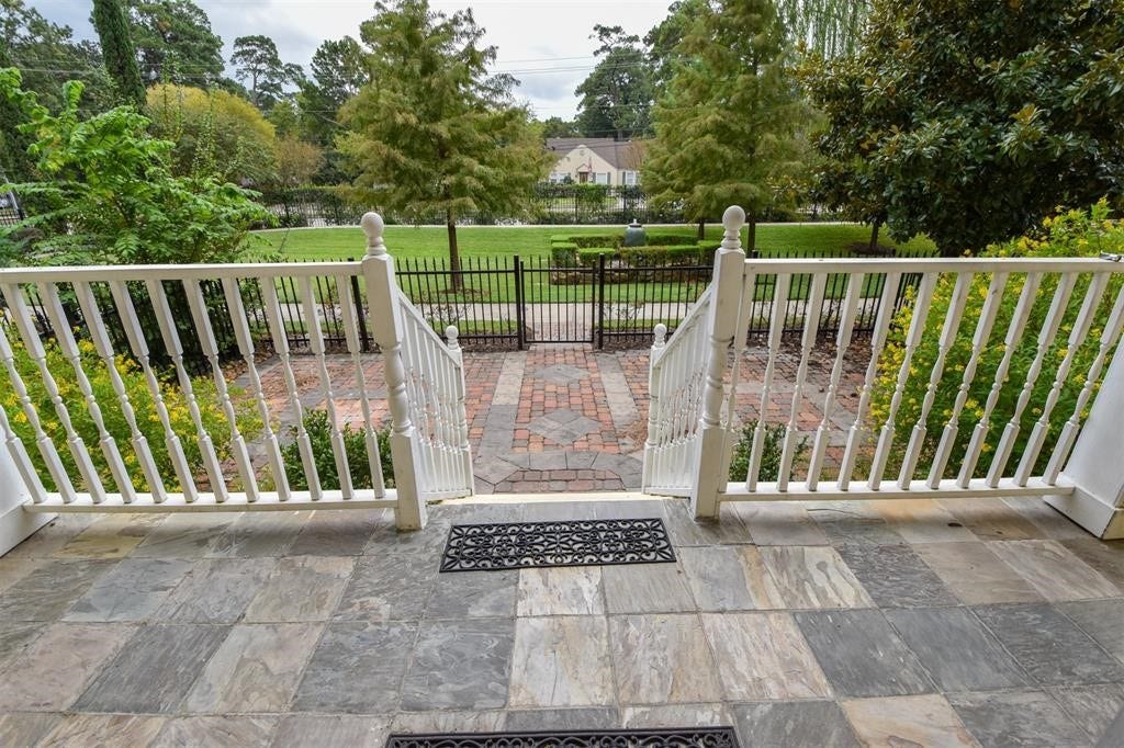 815 Garden Rose Lane, Houston, TX 77018 815 Garden Rose Lane, Houston, TX 77018