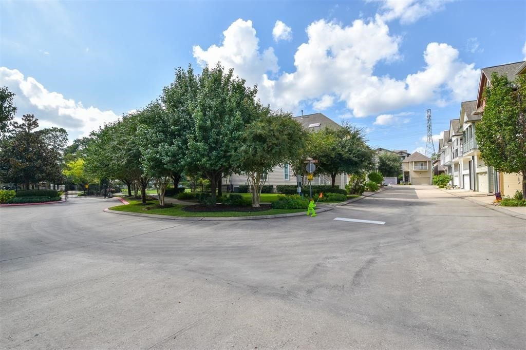 815 Garden Rose Lane, Houston, TX 77018 815 Garden Rose Lane, Houston, TX 77018