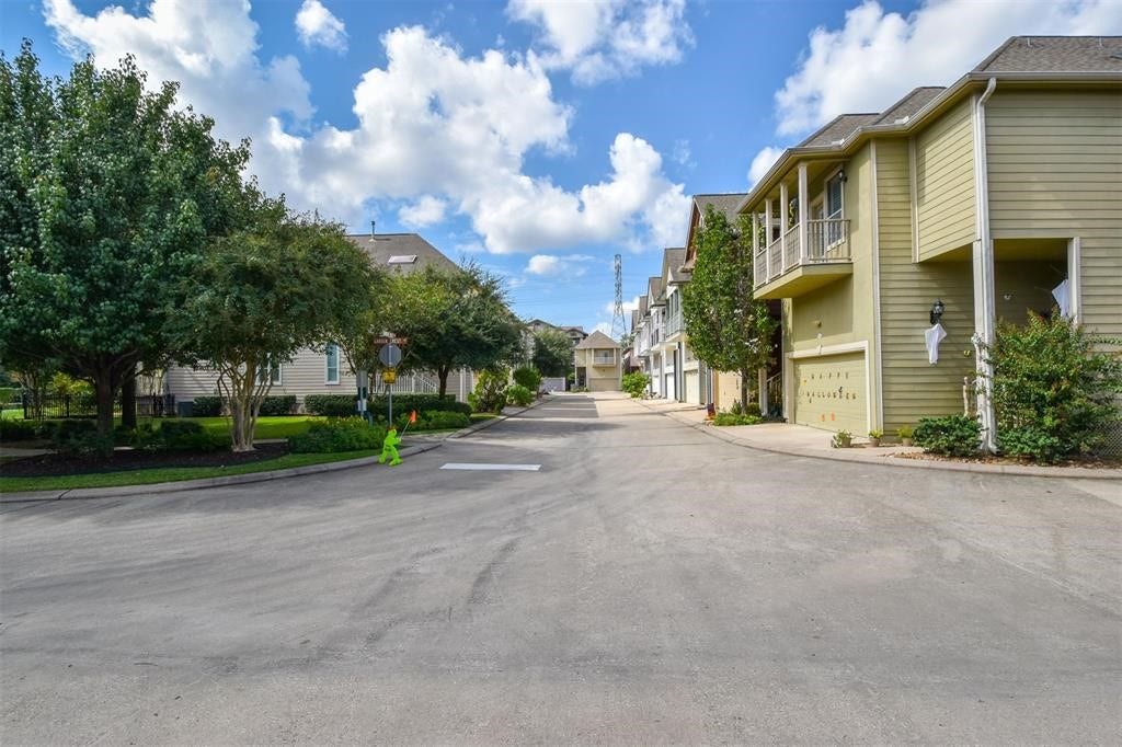 815 Garden Rose Lane, Houston, TX 77018 815 Garden Rose Lane, Houston, TX 77018