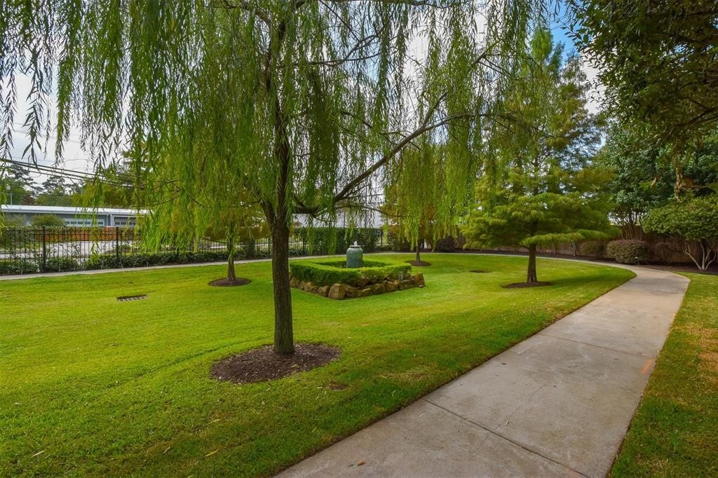 815 Garden Rose Lane, Houston, TX 77018 815 Garden Rose Lane, Houston, TX 77018