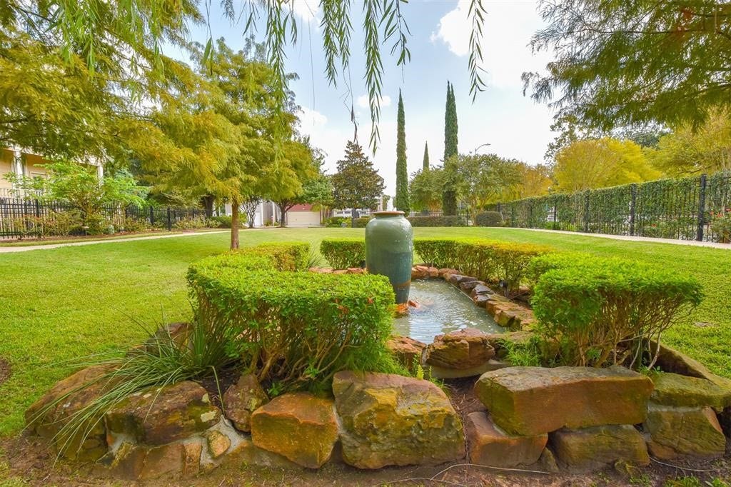 815 Garden Rose Lane, Houston, TX 77018 815 Garden Rose Lane, Houston, TX 77018