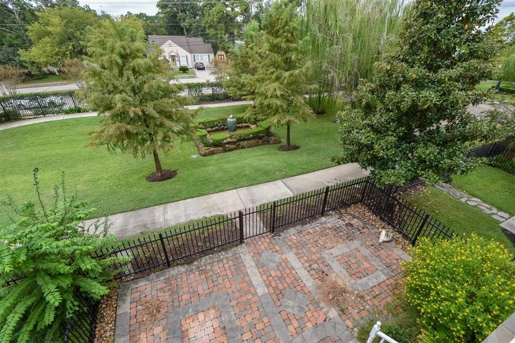 815 Garden Rose Lane, Houston, TX 77018 815 Garden Rose Lane, Houston, TX 77018