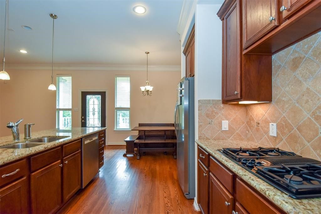 815 Garden Rose Lane, Houston, TX 77018 815 Garden Rose Lane, Houston, TX 77018