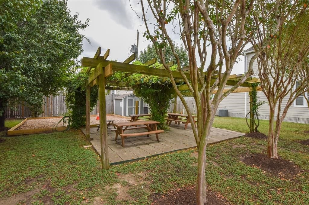 815 Garden Rose Lane, Houston, TX 77018 815 Garden Rose Lane, Houston, TX 77018